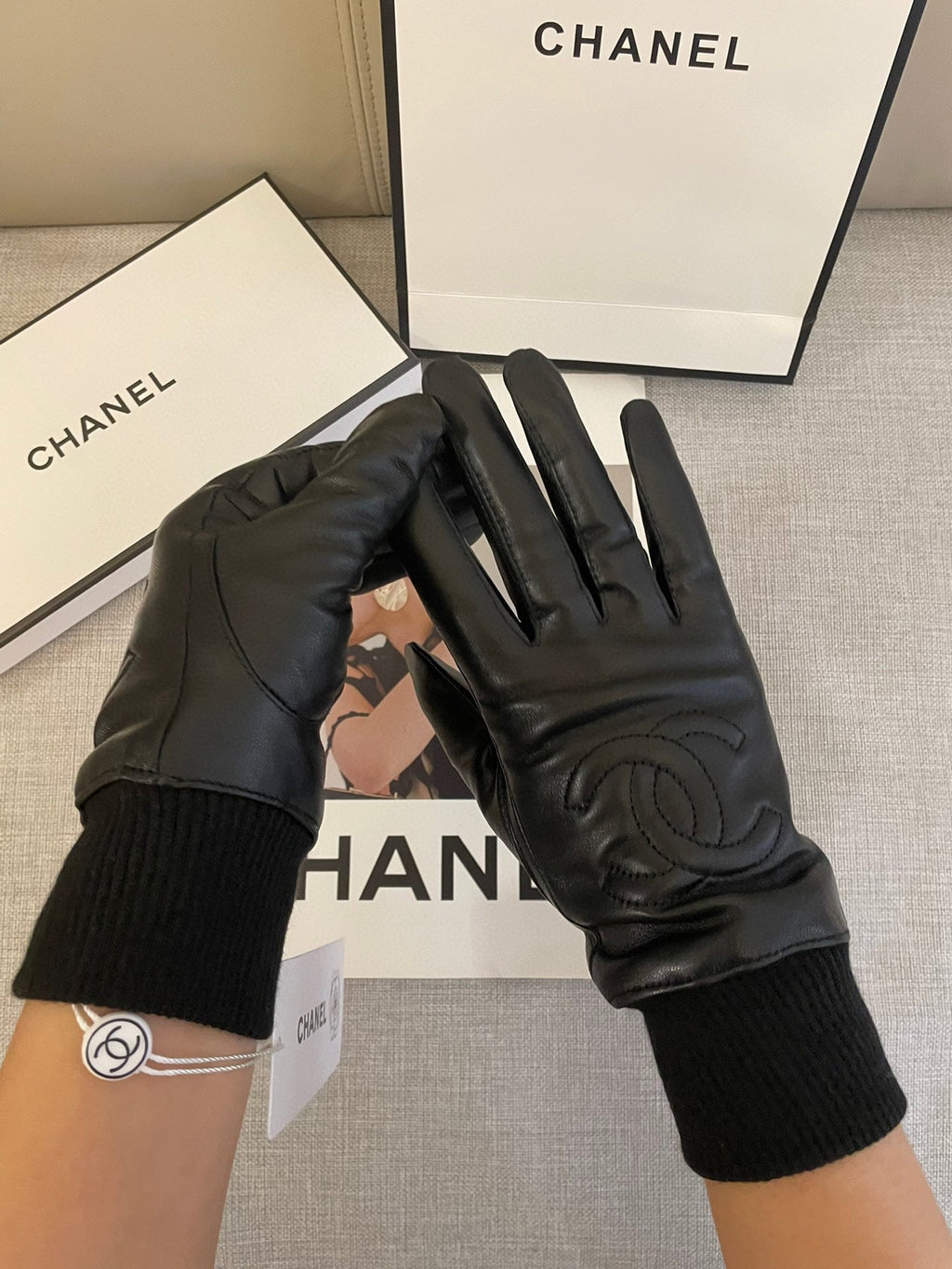 CHANEL GLOVES IN BLACK SHEEPSKIN 463849