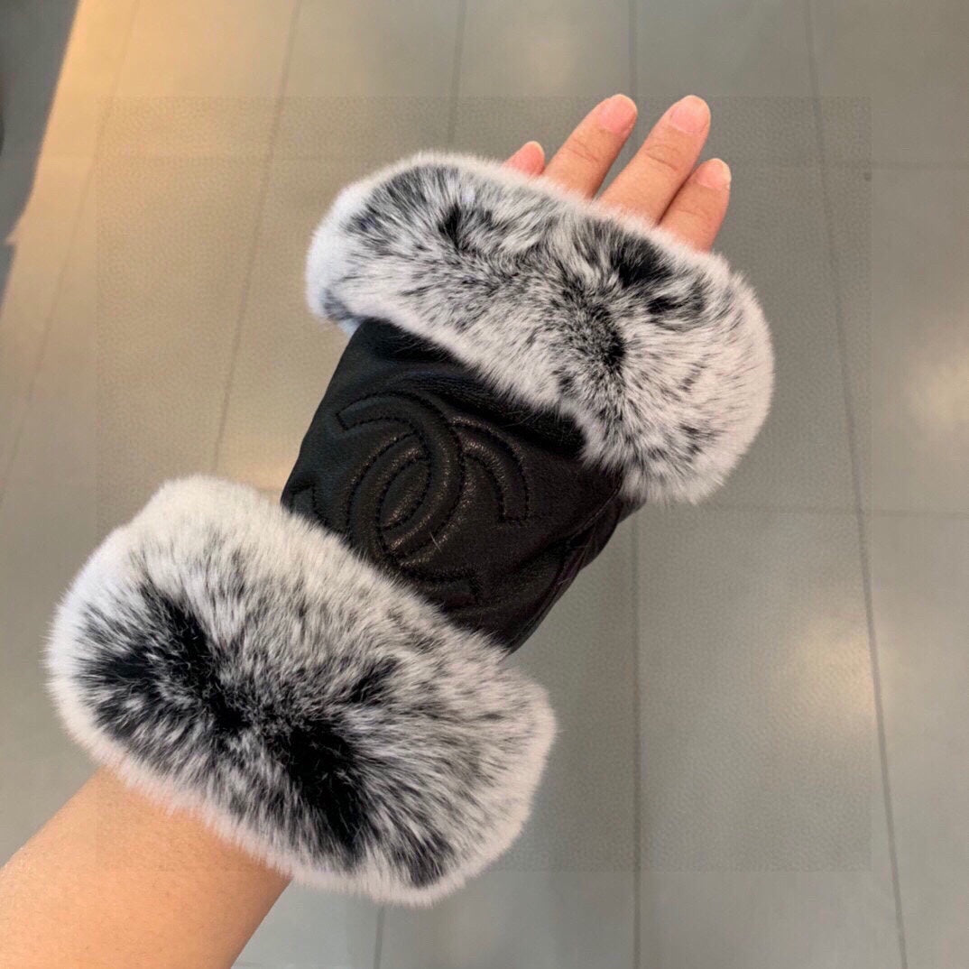 CHANEL SHORt-STYLE GLOVES IN BLACK SHEEPSKIN AND RABBIT FUR 463852
