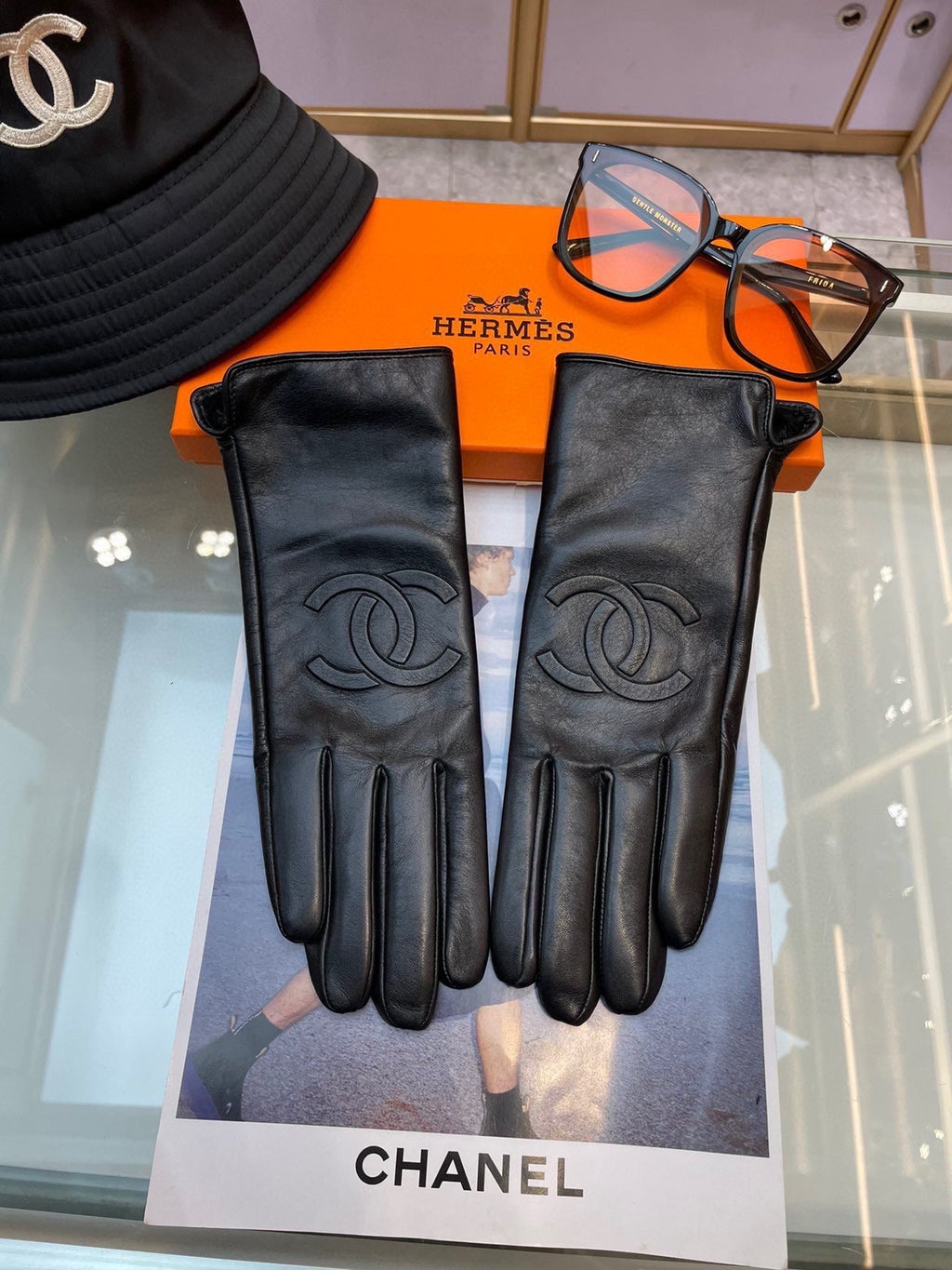 CHANEL GLOVES IN BLACK LAMBSKIN 463840