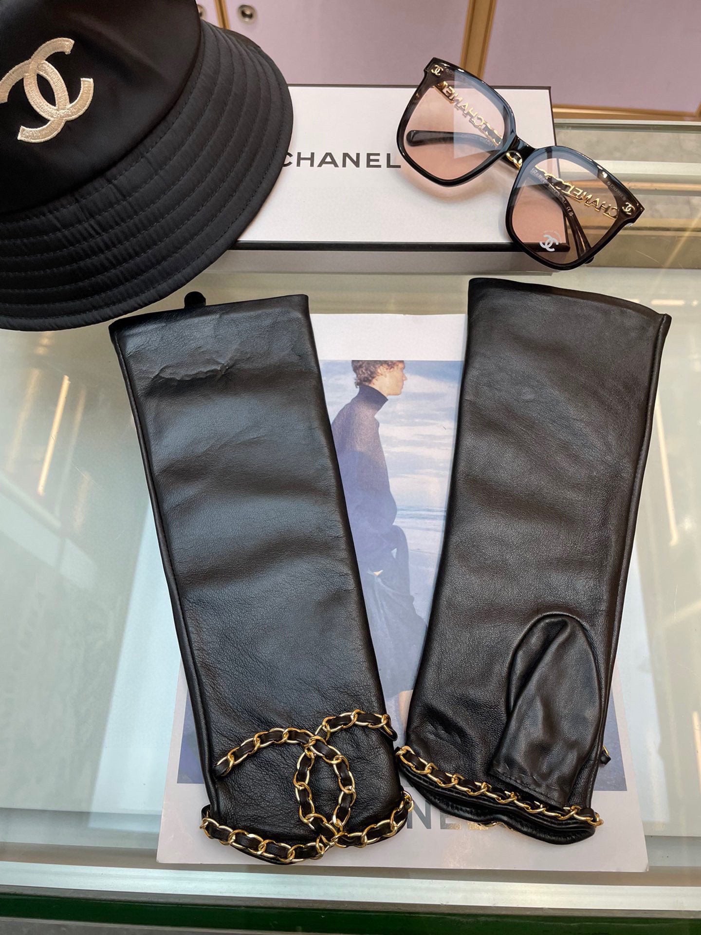 CHANEL FINGERNESS GLOVES IN BLACK LAMBSKIN 465053