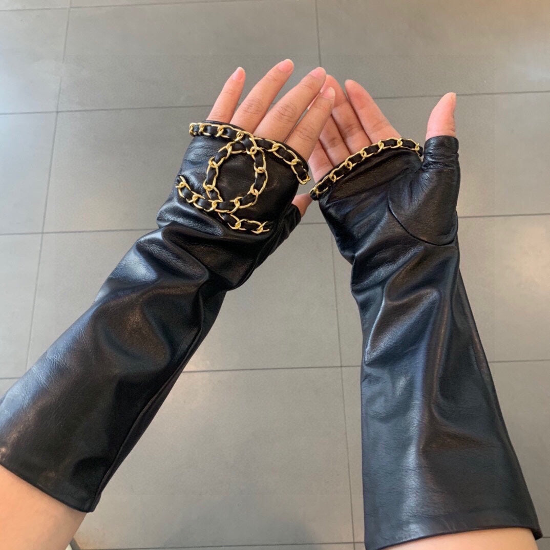 CHANEL FINGERNESS GLOVES IN BLACK LAMBSKIN 465053