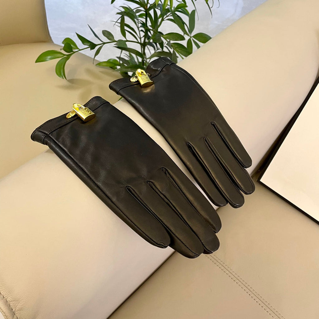 LOUIS VUITTON GLOVES IN BLACK LAMBSKIN WITH GOLD HARDWARE 465064