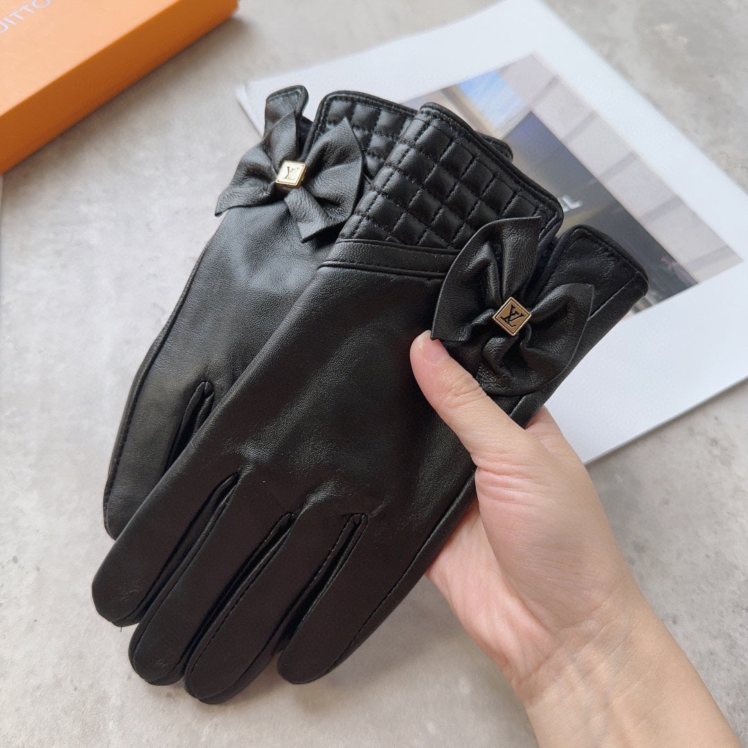 LOUIS VUITTON GLOVES IN BLACK LAMBSKIN 120197