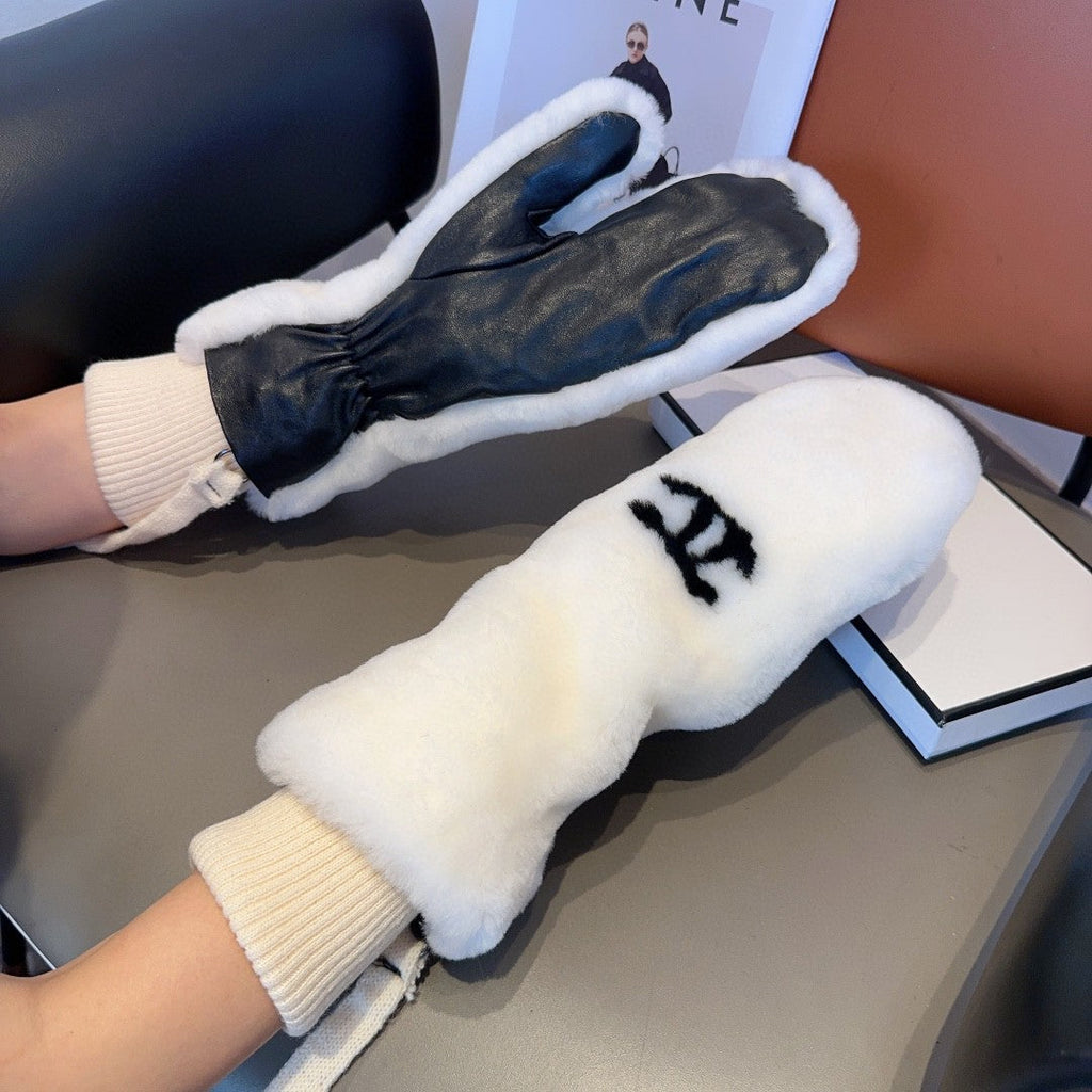 CHANEL GLOVES IN WHITE RABBIT FUR AND LAMBSKIN 456404