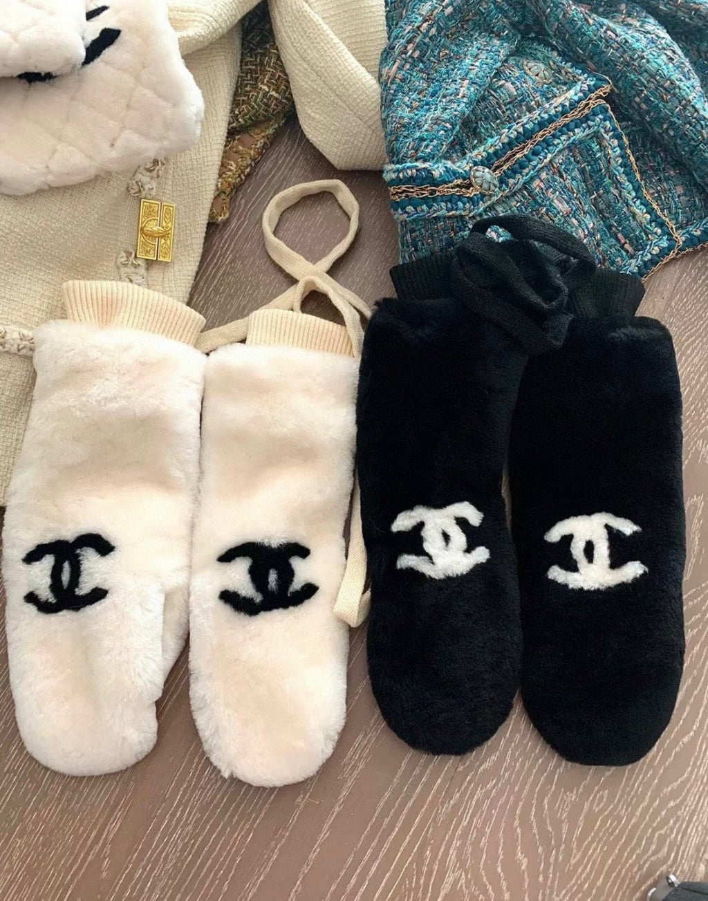 CHANEL GLOVES IN BLACK RABBIT FUR AND LAMBSKIN 456405