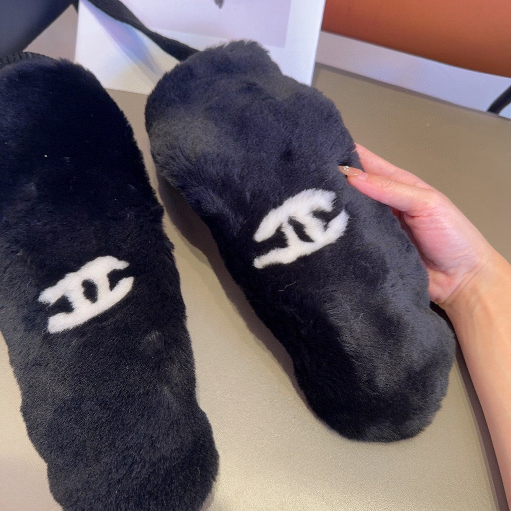 CHANEL GLOVES IN BLACK RABBIT FUR AND LAMBSKIN 456405