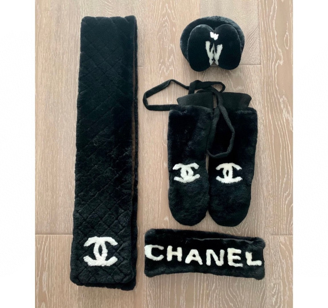 CHANEL GLOVES IN BLACK RABBIT FUR AND LAMBSKIN 456405