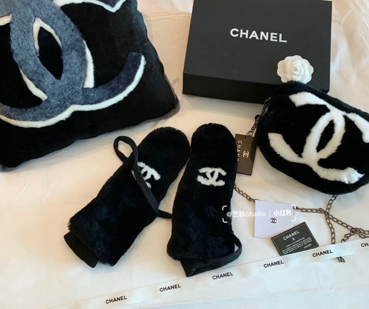 CHANEL GLOVES IN BLACK RABBIT FUR AND LAMBSKIN 456405