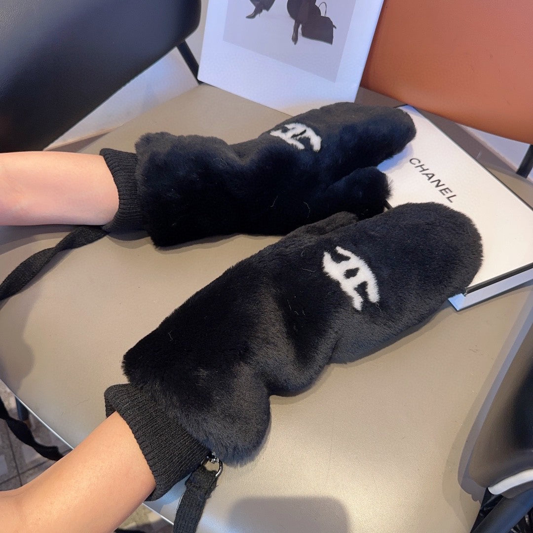 CHANEL GLOVES IN BLACK RABBIT FUR AND LAMBSKIN 456405