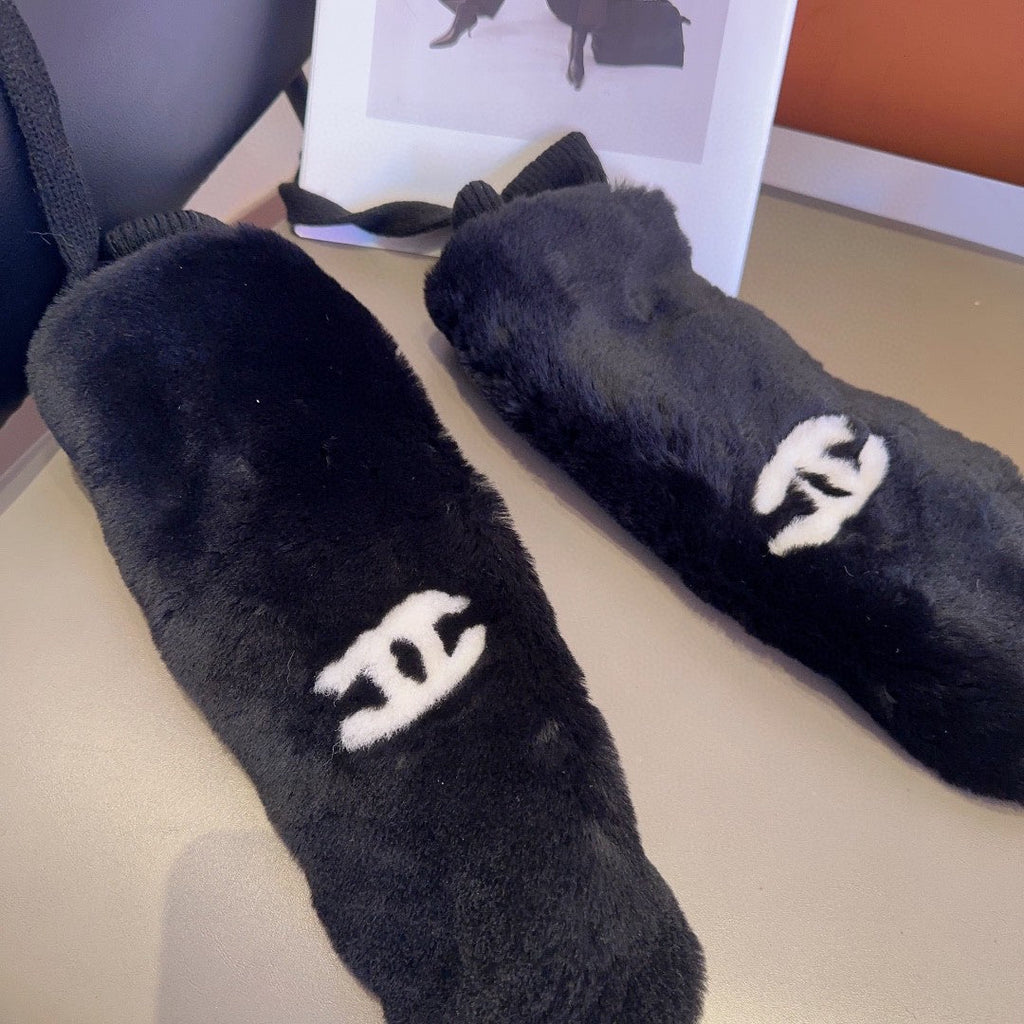 CHANEL GLOVES IN BLACK RABBIT FUR AND LAMBSKIN 456405