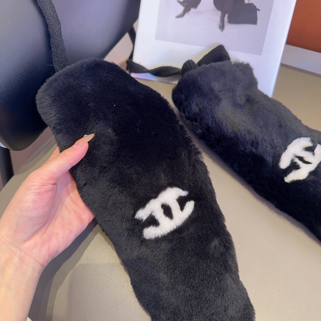 CHANEL GLOVES IN BLACK RABBIT FUR AND LAMBSKIN 456405
