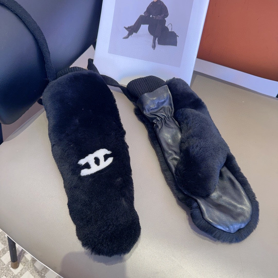 CHANEL GLOVES IN BLACK RABBIT FUR AND LAMBSKIN 456405