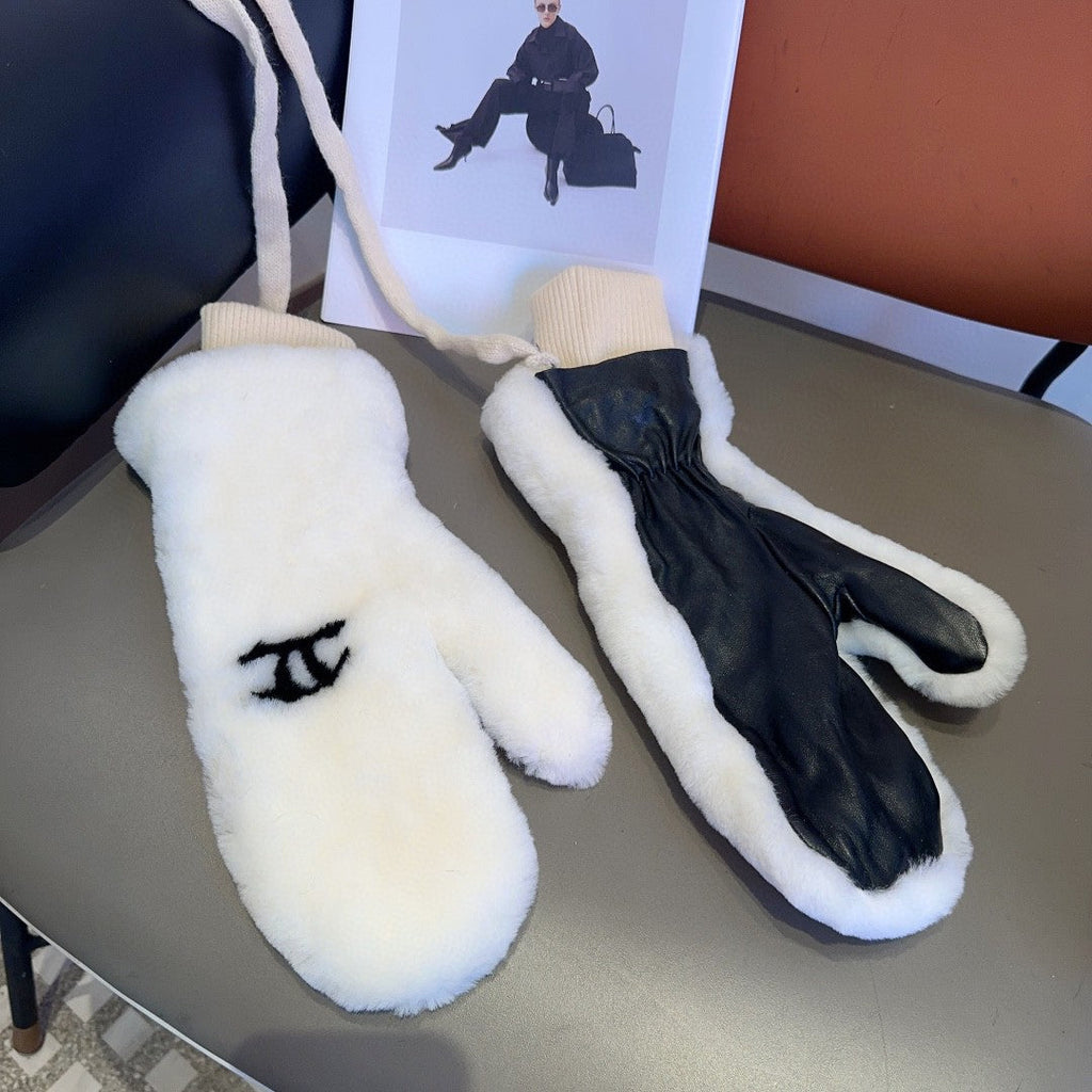 CHANEL GLOVES IN WHITE RABBIT FUR AND LAMBSKIN 456404