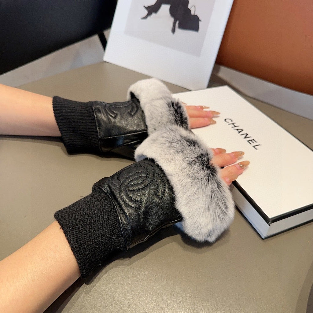 CHANEL FINGERNESS GLOVES IN BLACK LAMBSKIN AND RABBIT FUR465054
