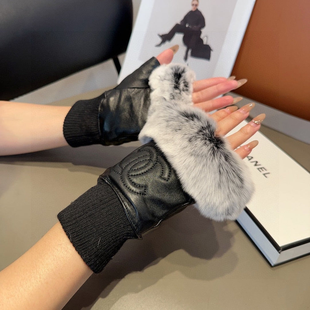 CHANEL FINGERNESS GLOVES IN BLACK LAMBSKIN AND RABBIT FUR465054
