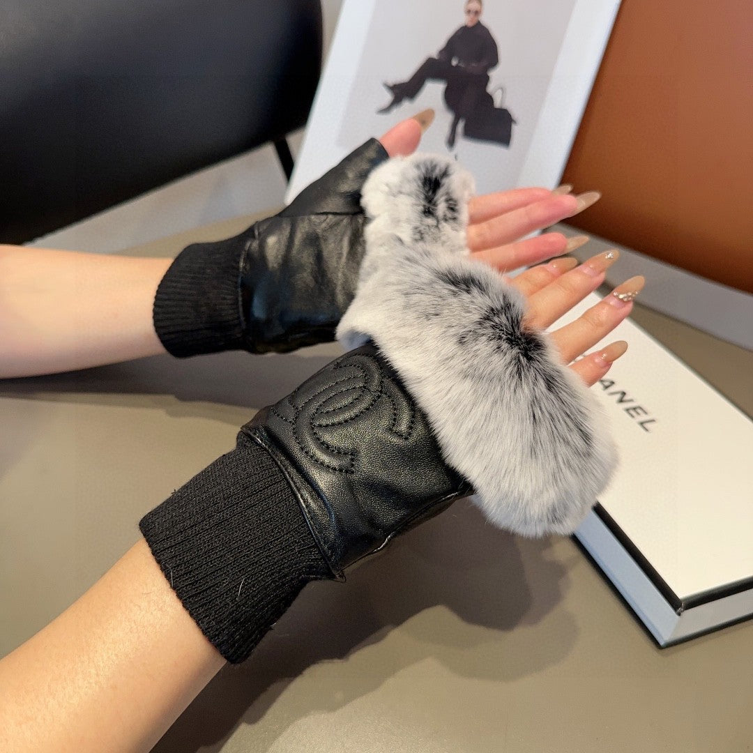 CHANEL FINGERNESS GLOVES IN BLACK LAMBSKIN AND RABBIT FUR465054