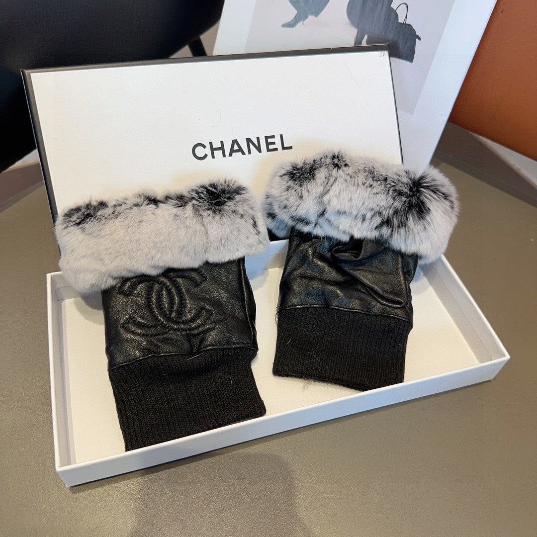 CHANEL FINGERNESS GLOVES IN BLACK LAMBSKIN AND RABBIT FUR465054