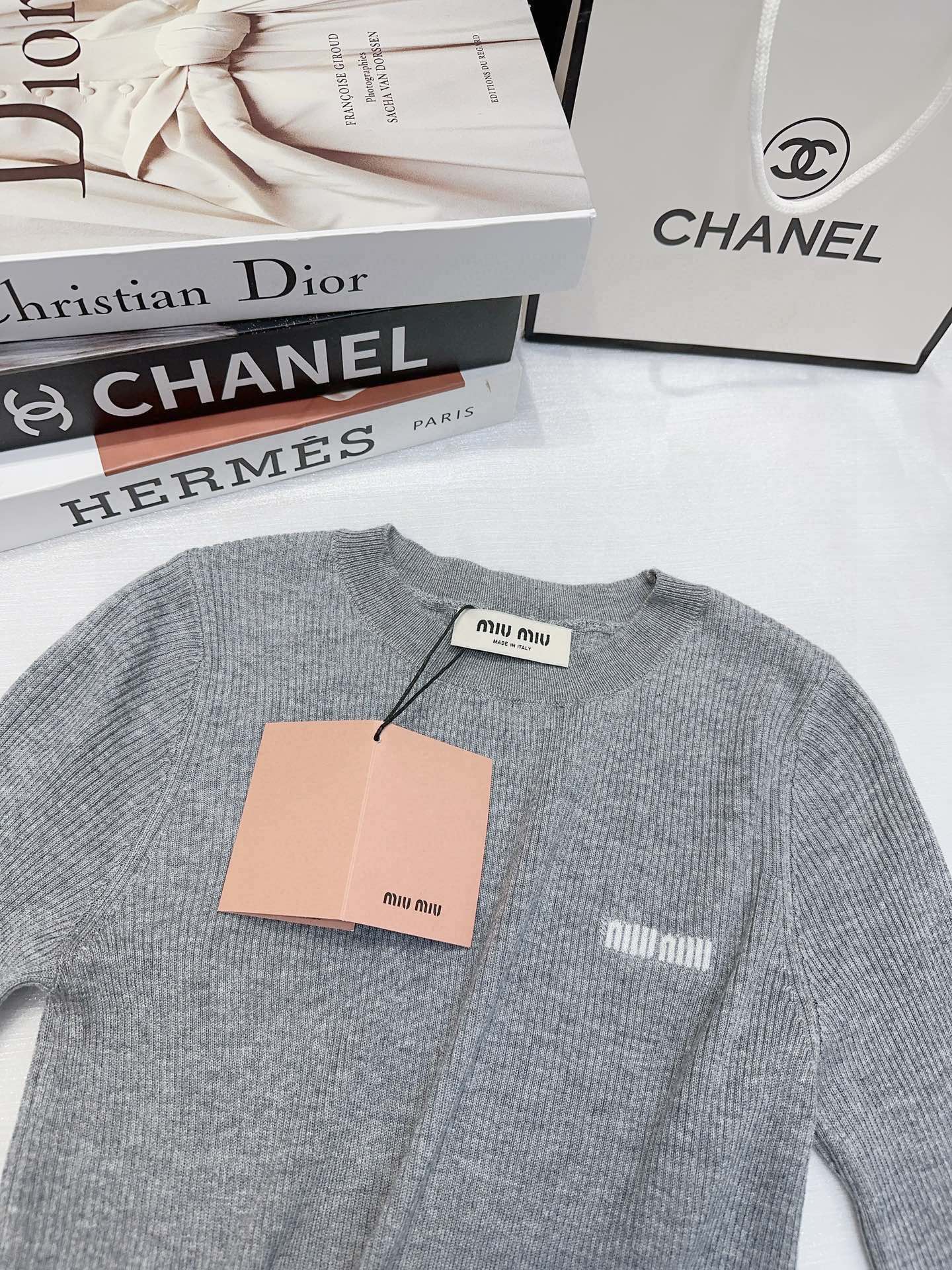 MIUMIU SWEATER STYLE 721