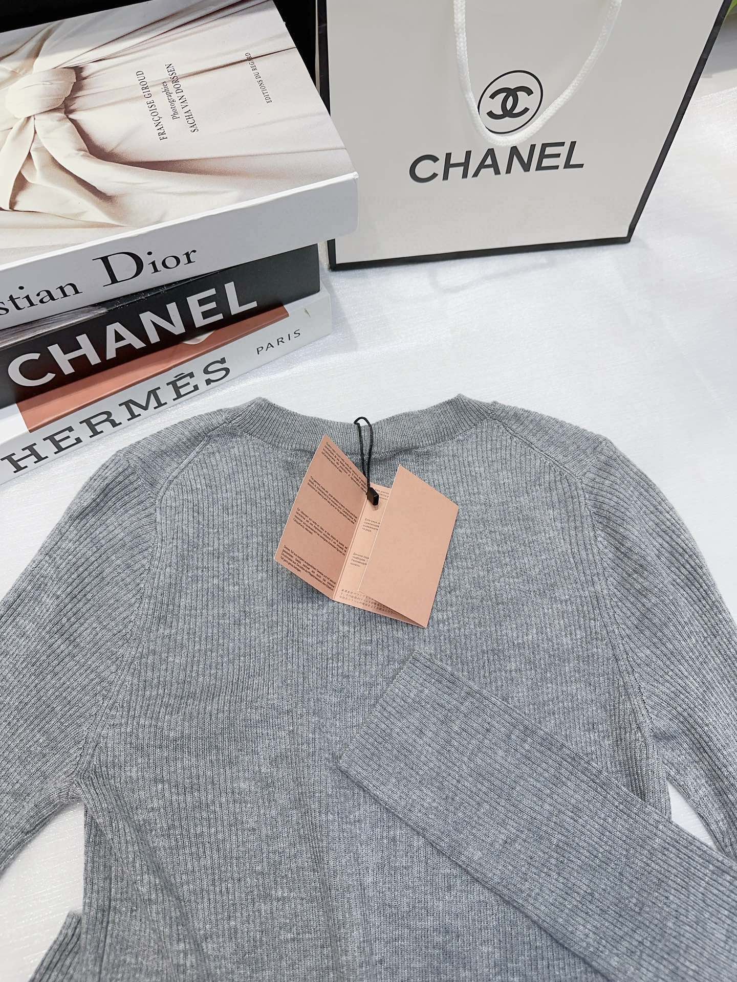 MIUMIU SWEATER STYLE 721