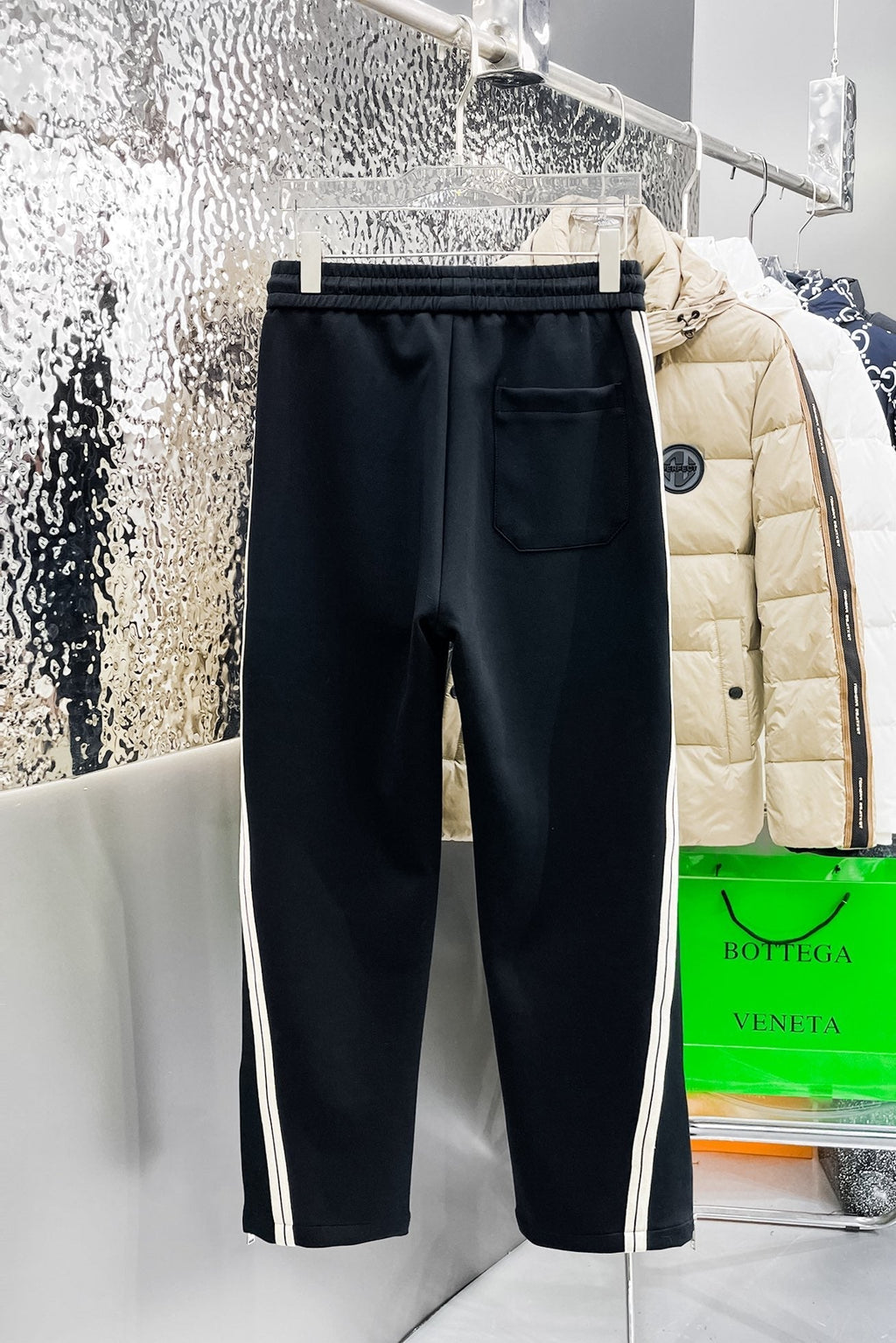 LOUIS VUITTON LV BLACK MIX WHITE TROUSERS 239505