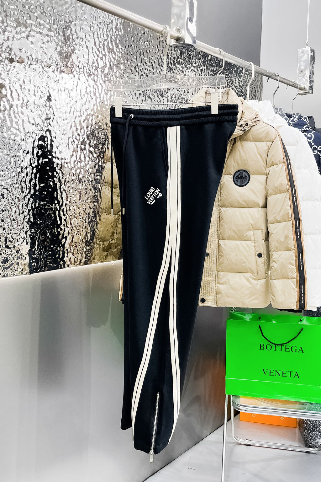 LOUIS VUITTON LV BLACK MIX WHITE TROUSERS 239505