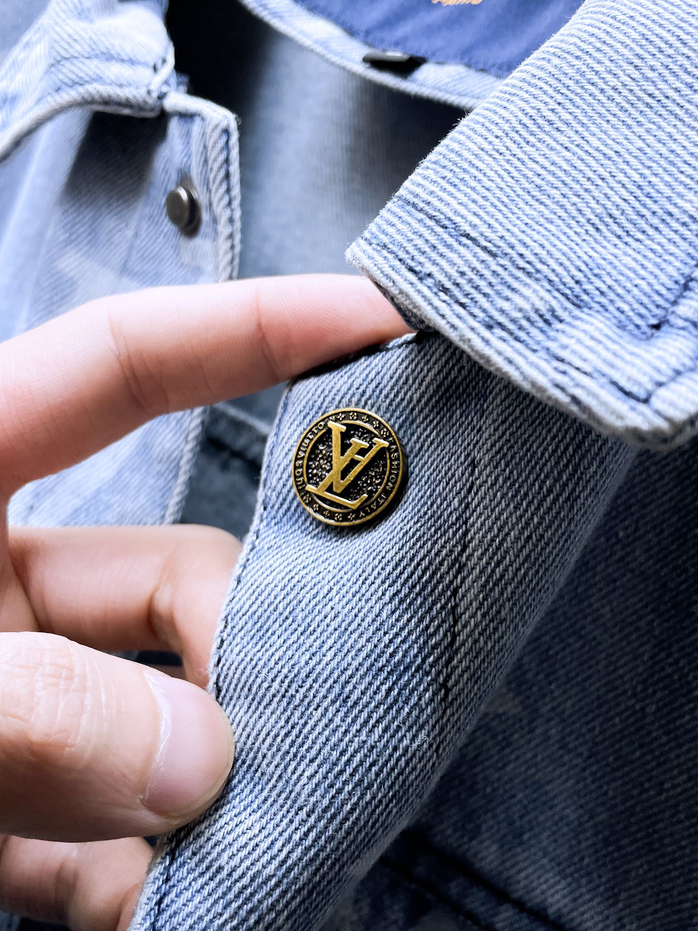 LOUIS VUITTON LV BASIC SHIRT JACKET IN LIGHT BLUE MONOGRAM DENIM 239129