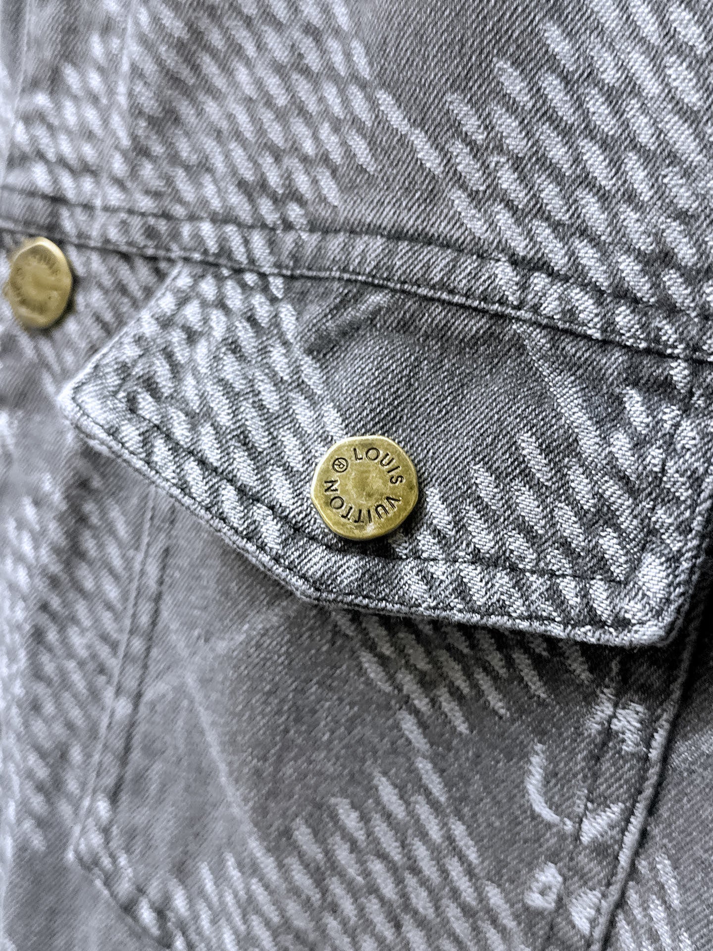 LOUIS VUITTON LV SHIRT JACKET IN GRAY DENIM 239127