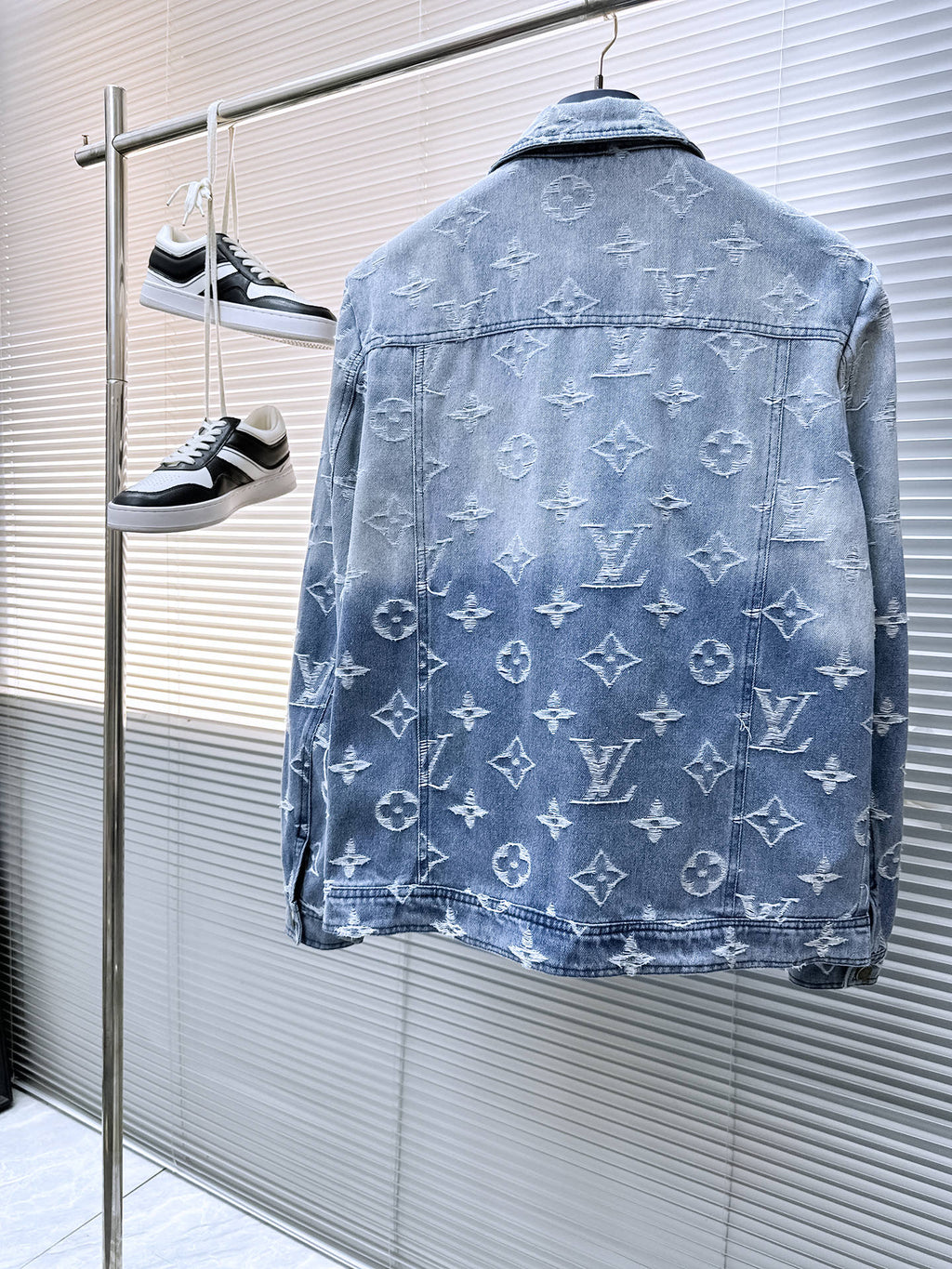 LOUIS VUITTON LV SHIRT JACKET IN LIGHT BLUE RIPPED MONOGRAM DENIM 239123