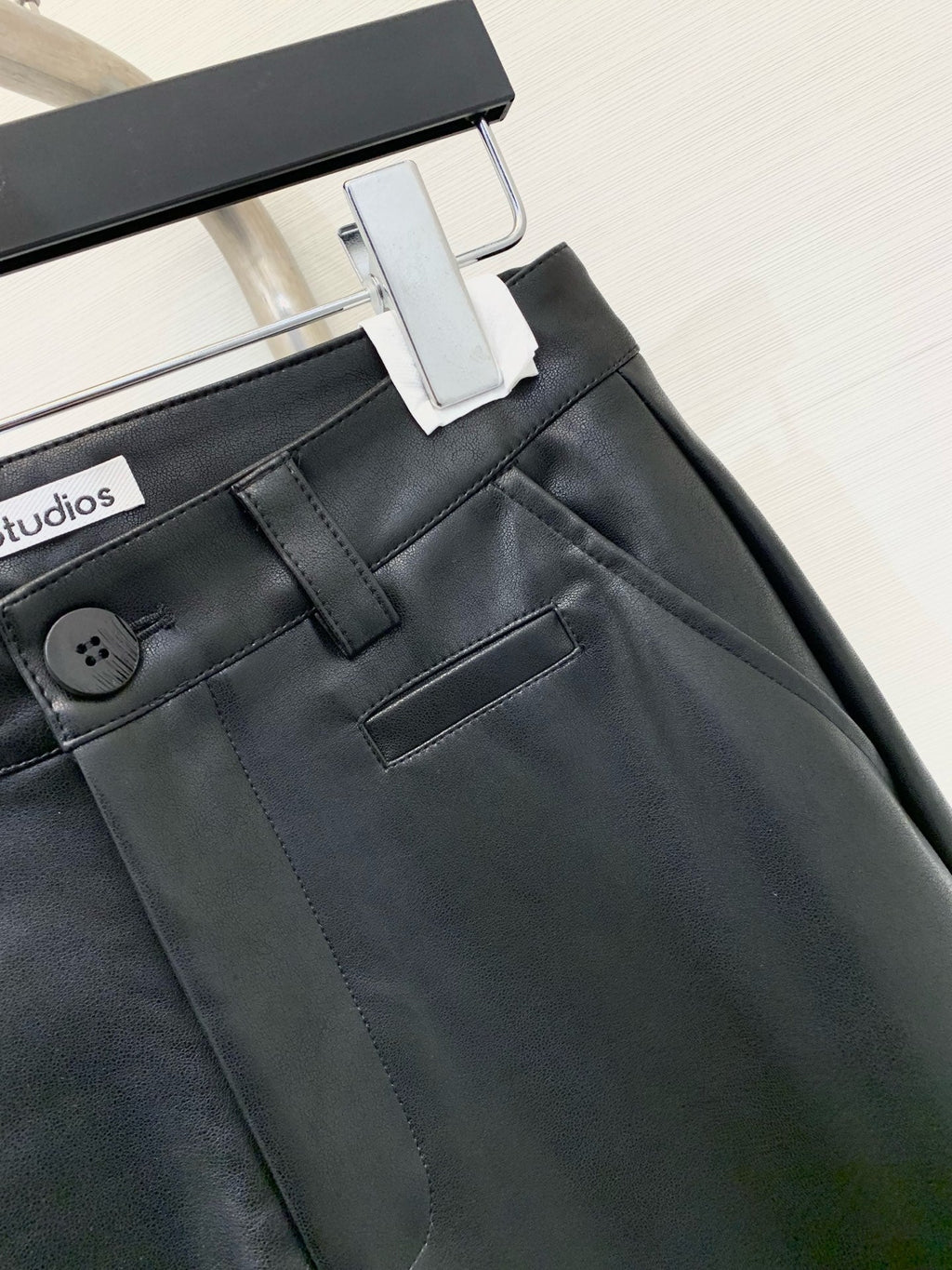 DIOR 25S LEATHER CROPPED PANTS 666
