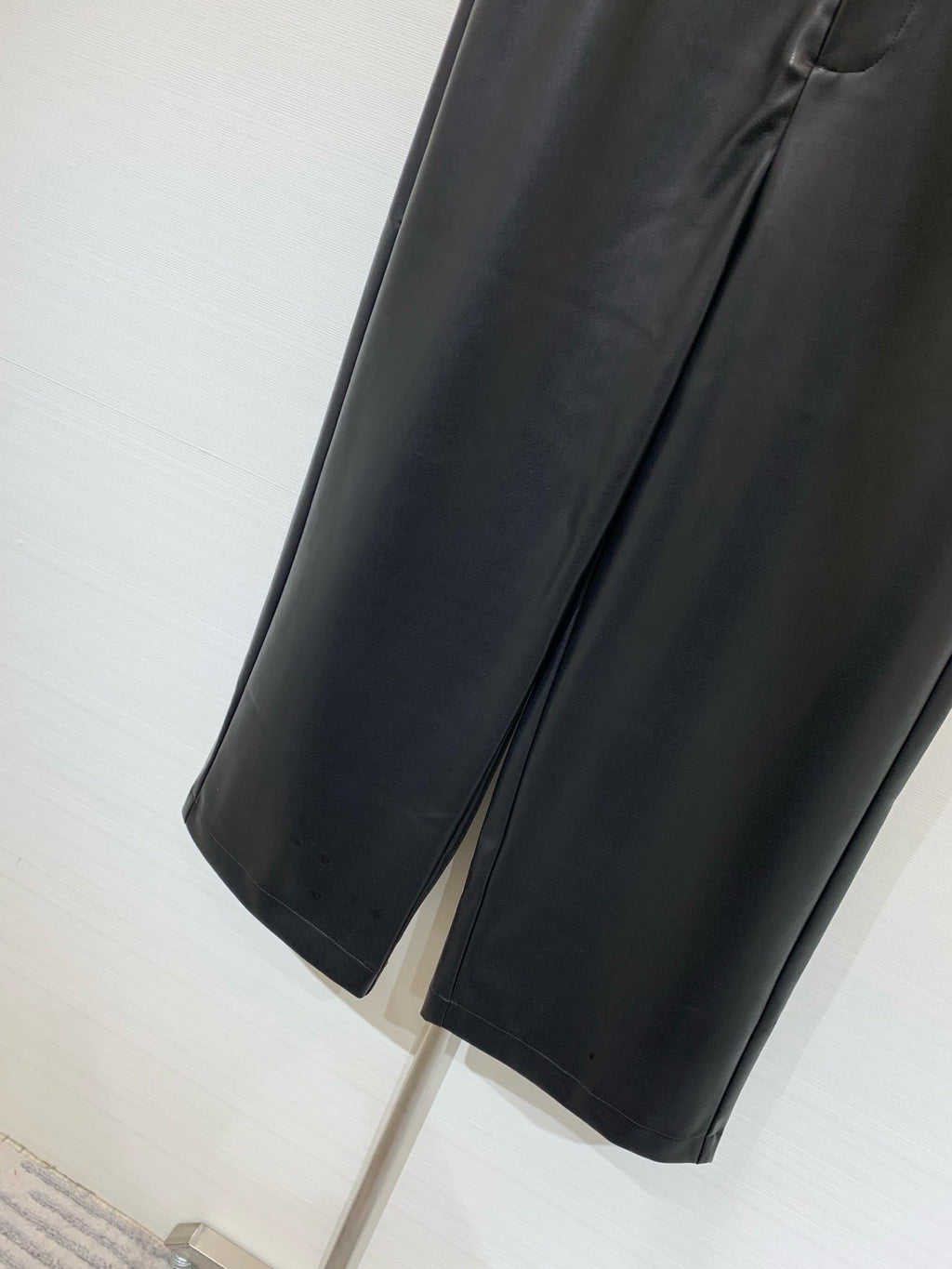 DIOR 25S LEATHER CROPPED PANTS 666