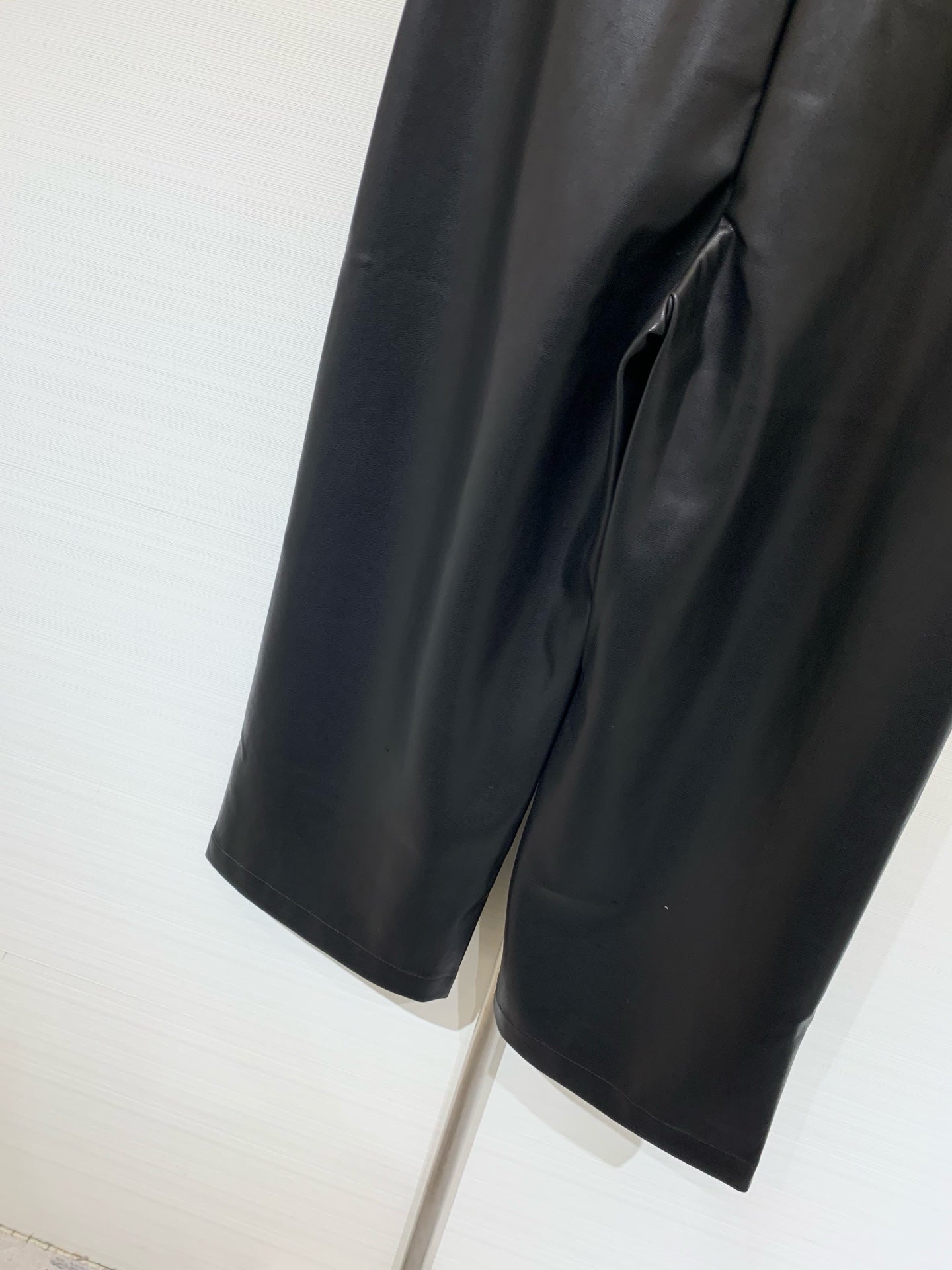 DIOR 25S LEATHER CROPPED PANTS 666