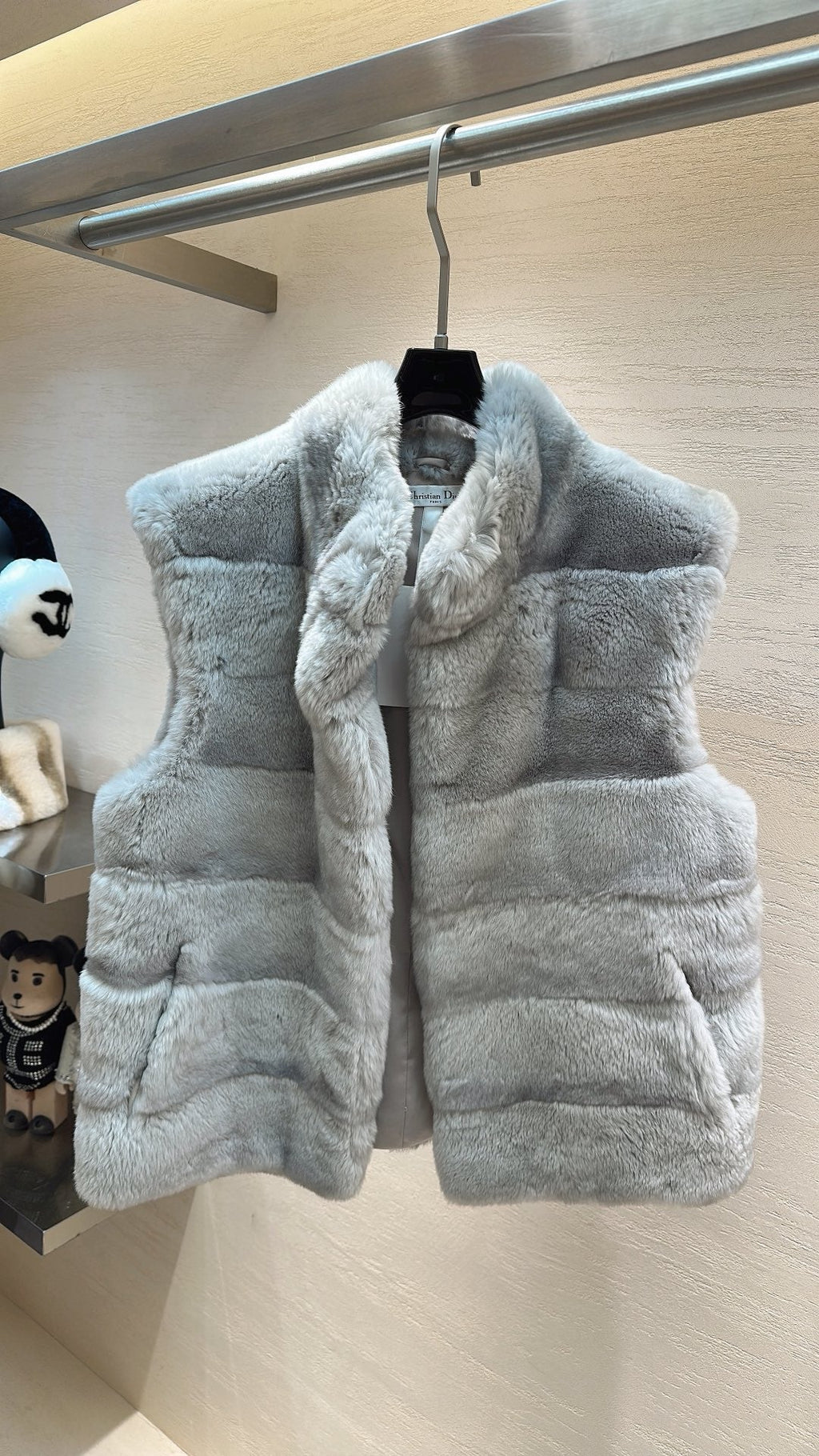 DIOR 25S SLEEVELESS RABBIT FUR JACKET 632