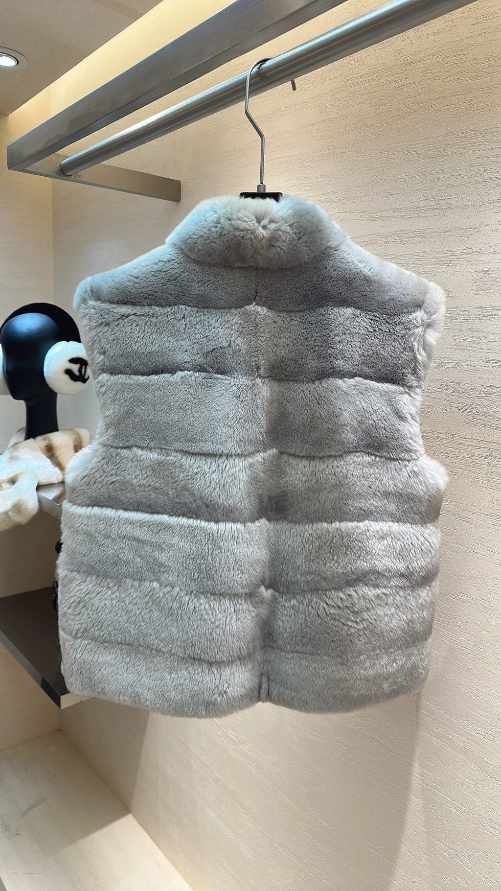 DIOR 25S SLEEVELESS RABBIT FUR JACKET 632