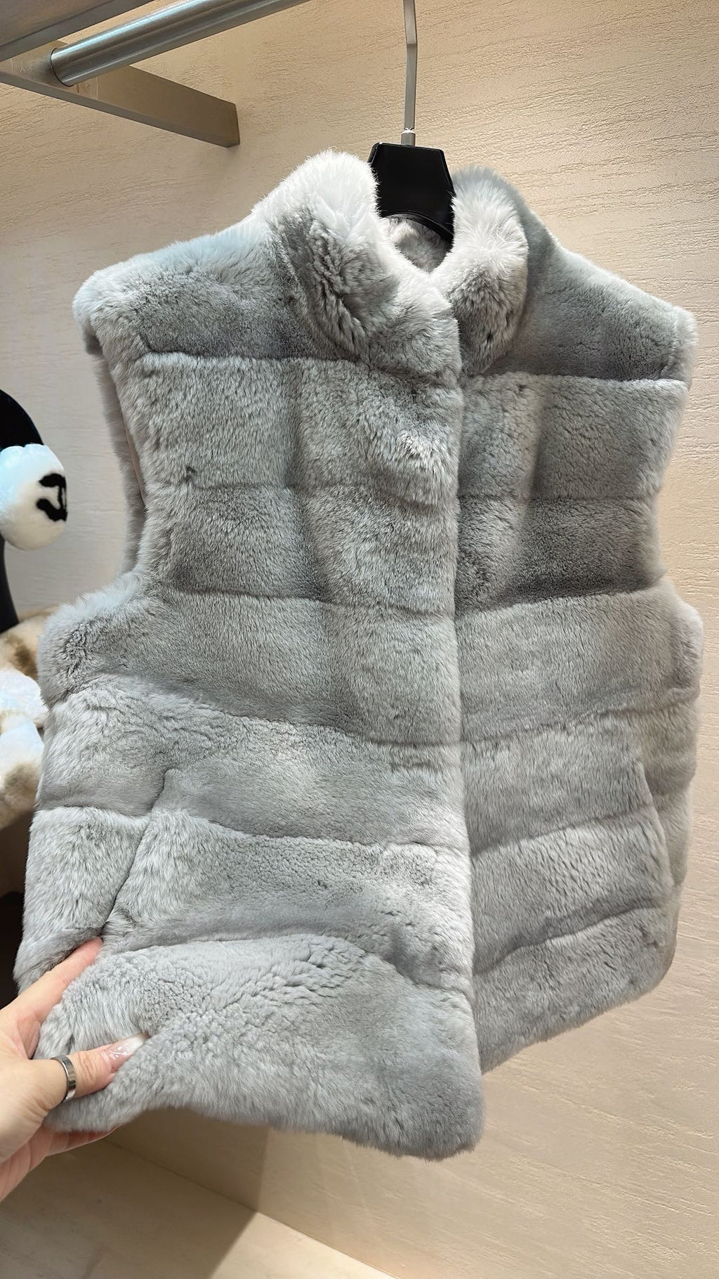 DIOR 25S SLEEVELESS RABBIT FUR JACKET 632