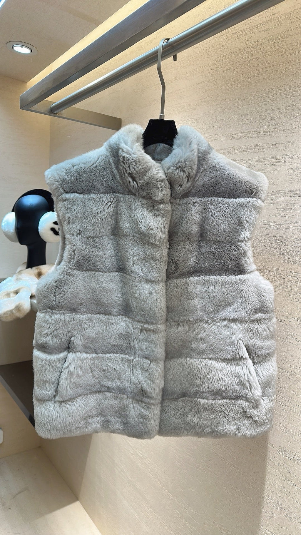 DIOR 25S SLEEVELESS RABBIT FUR JACKET 632