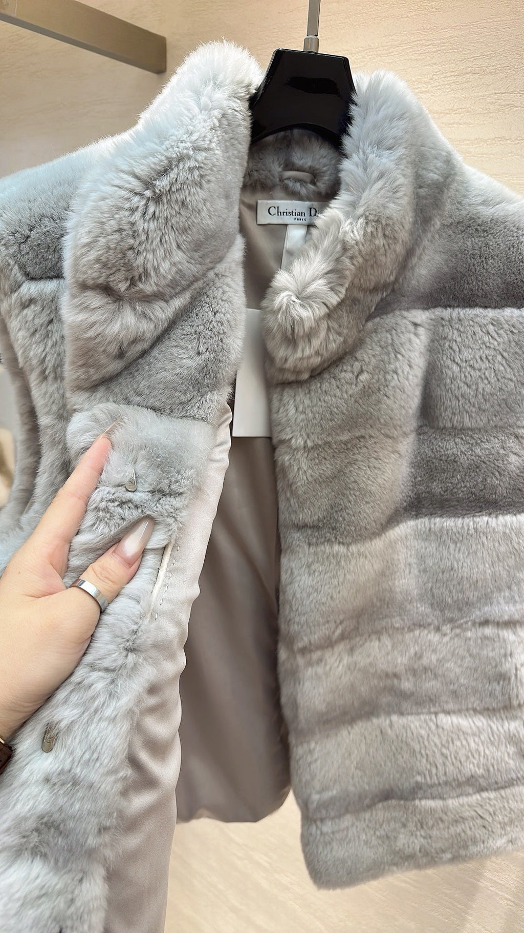DIOR 25S SLEEVELESS RABBIT FUR JACKET 632