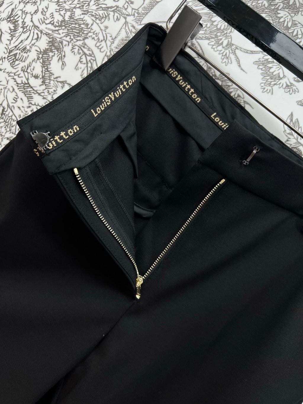 LOUIS VUITTON LV TAILORED SHORTS 274512