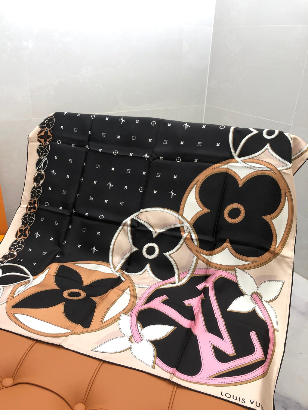 LOUIS VUITTON LV SCARF 90 CM IN SILK 704579