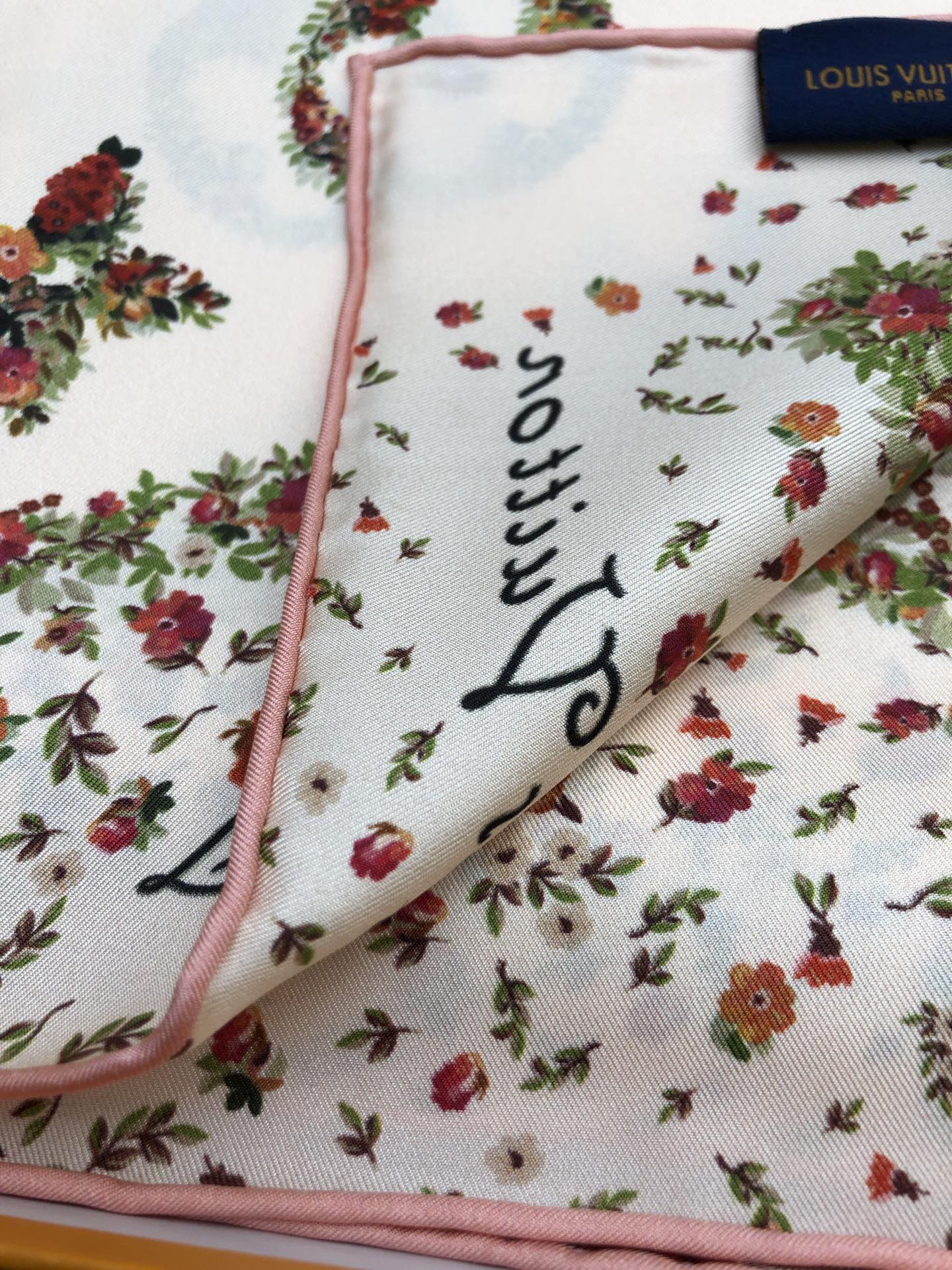 LOUIS VUITTON LV SCARF 90 CM IN SILK 704581