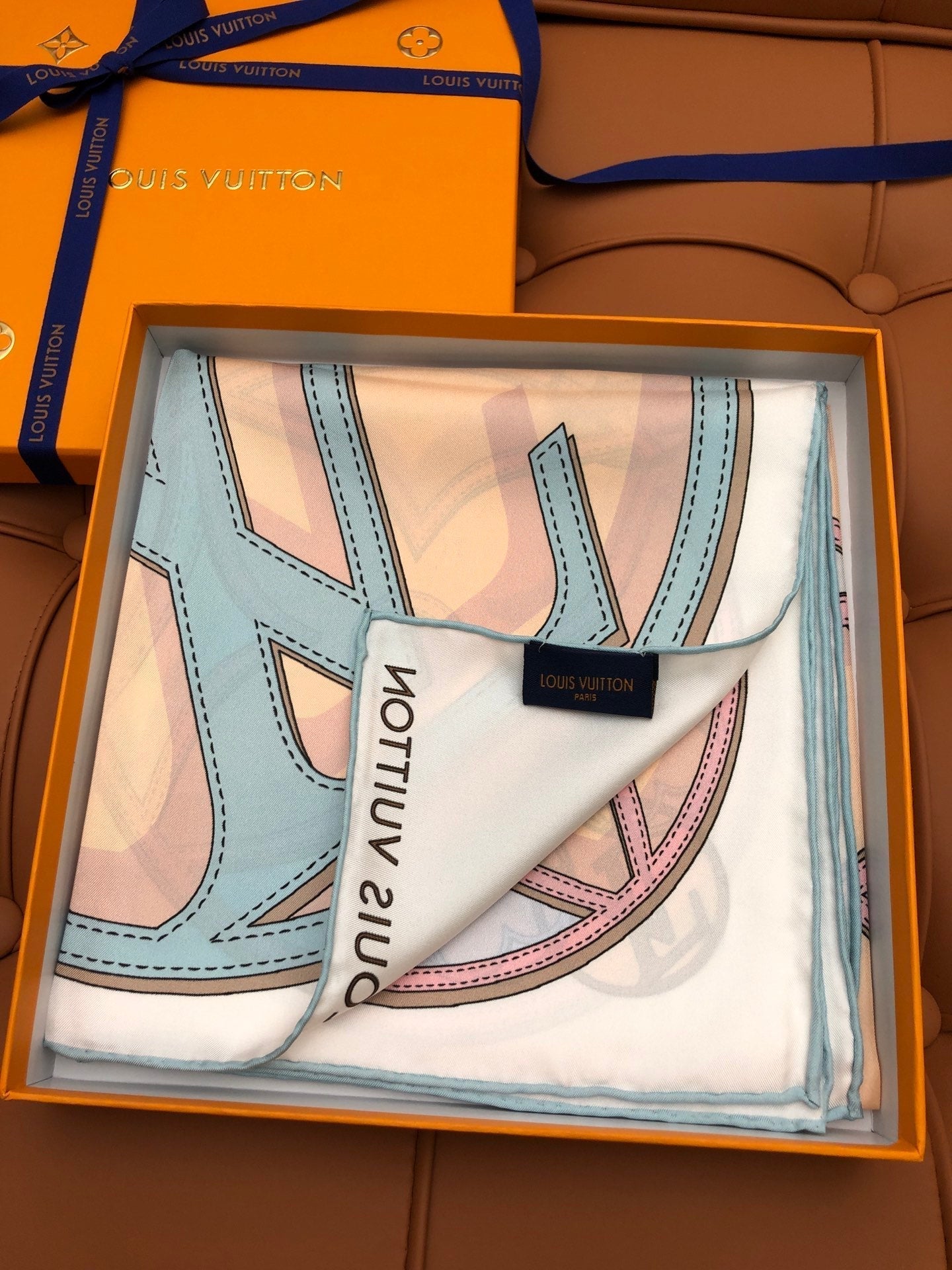 LOUIS VUITTON LV SCARF 90 CM IN SILK 704578