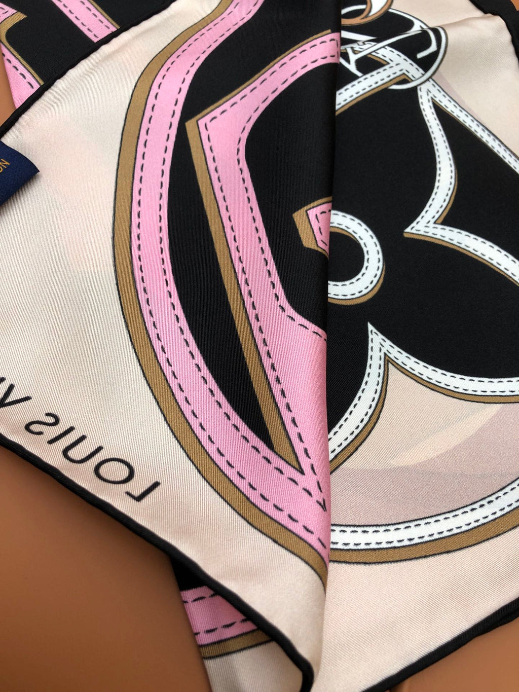 LOUIS VUITTON LV SCARF 90 CM IN SILK 704579
