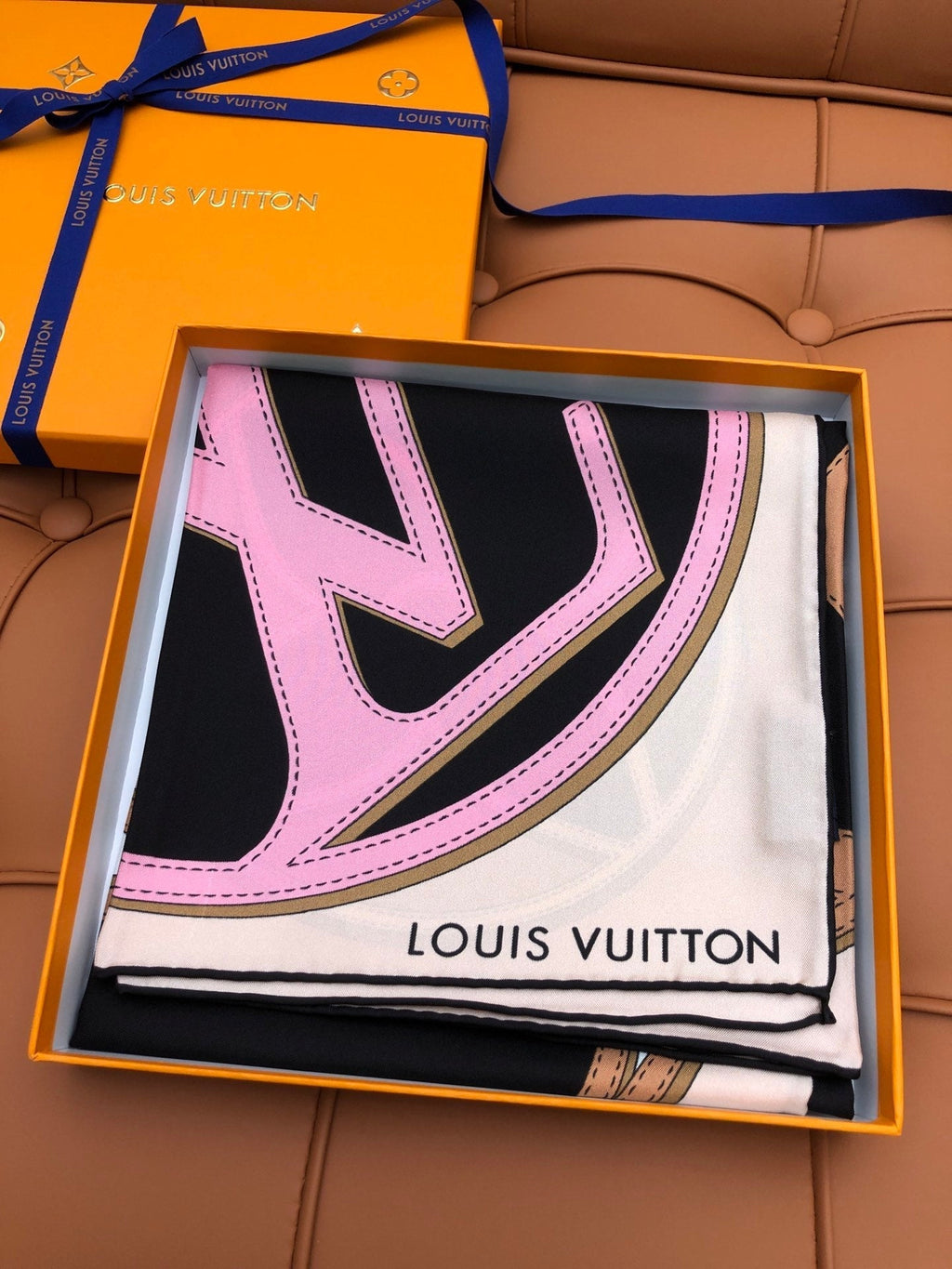 LOUIS VUITTON LV SCARF 90 CM IN SILK 704579