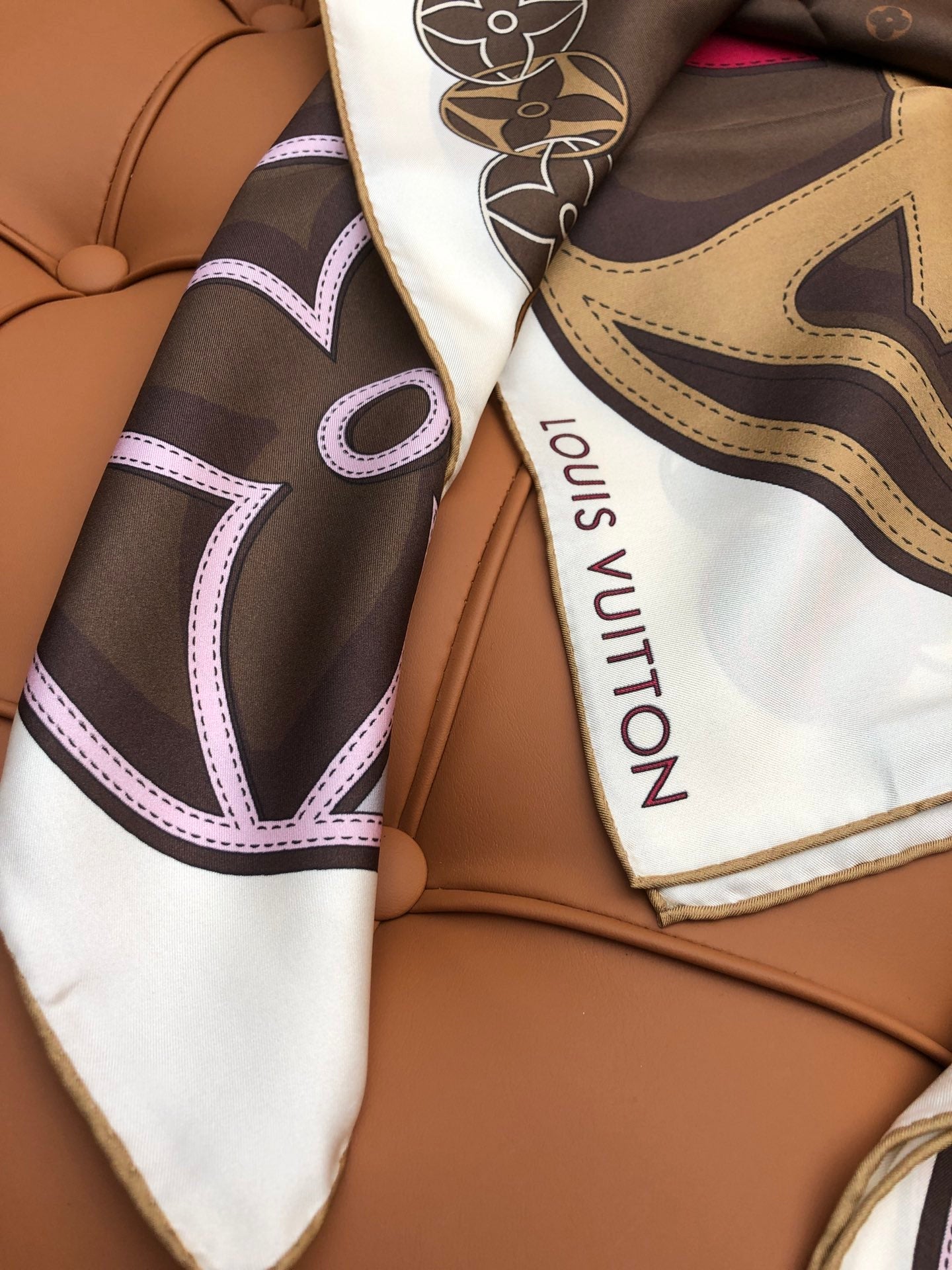 LOUIS VUITTON LV SCARF 90 CM IN SILK 704580