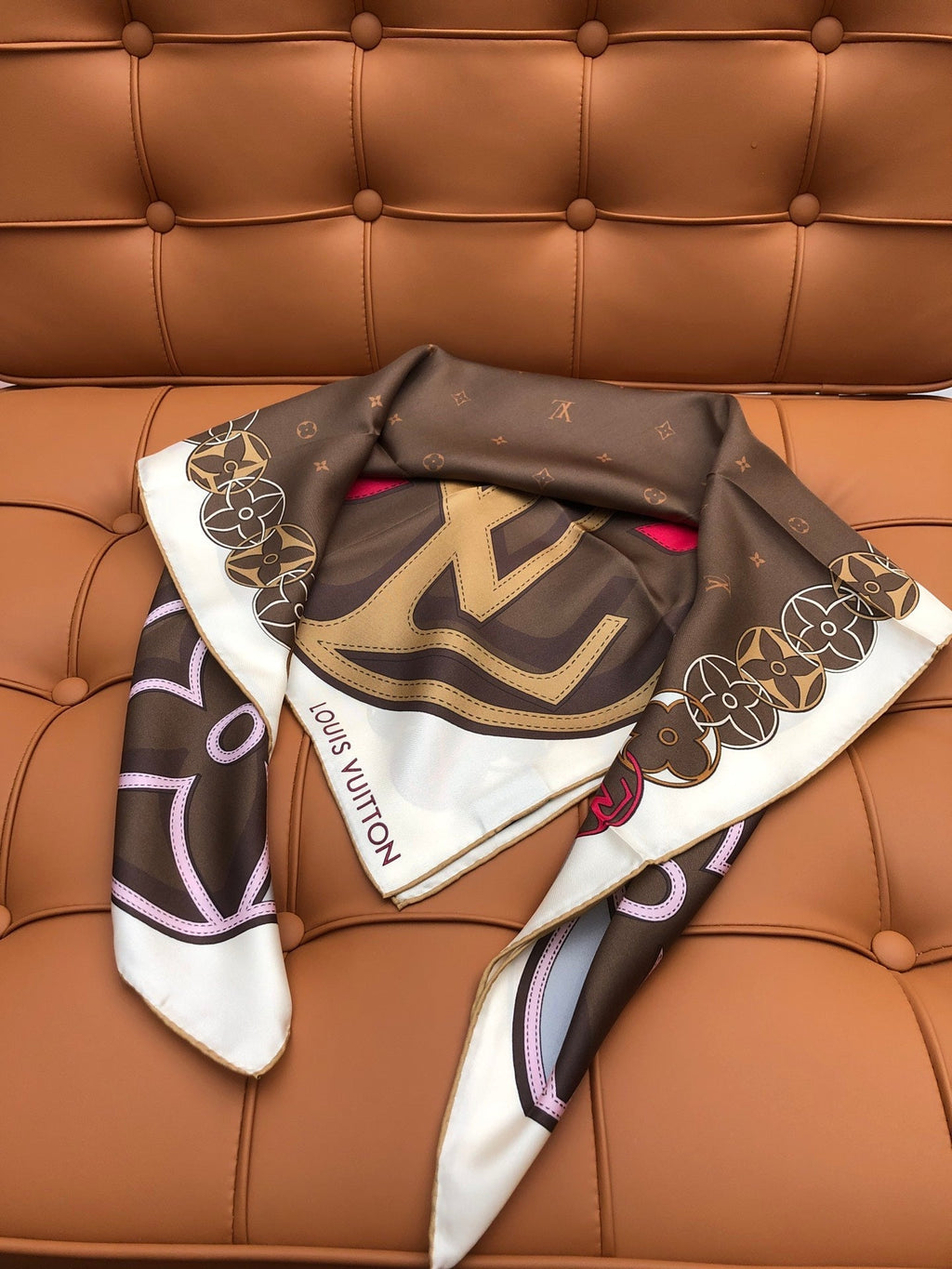 LOUIS VUITTON LV SCARF 90 CM IN SILK 704580