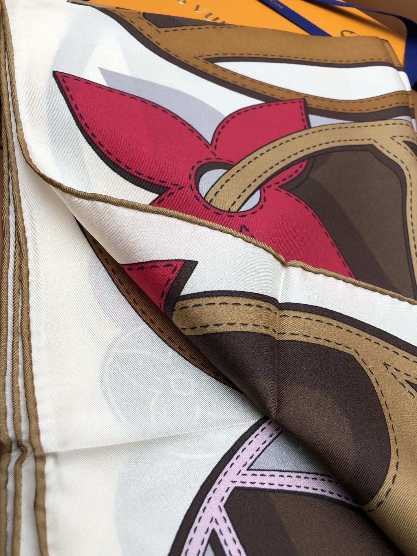 LOUIS VUITTON LV SCARF 90 CM IN SILK 704580