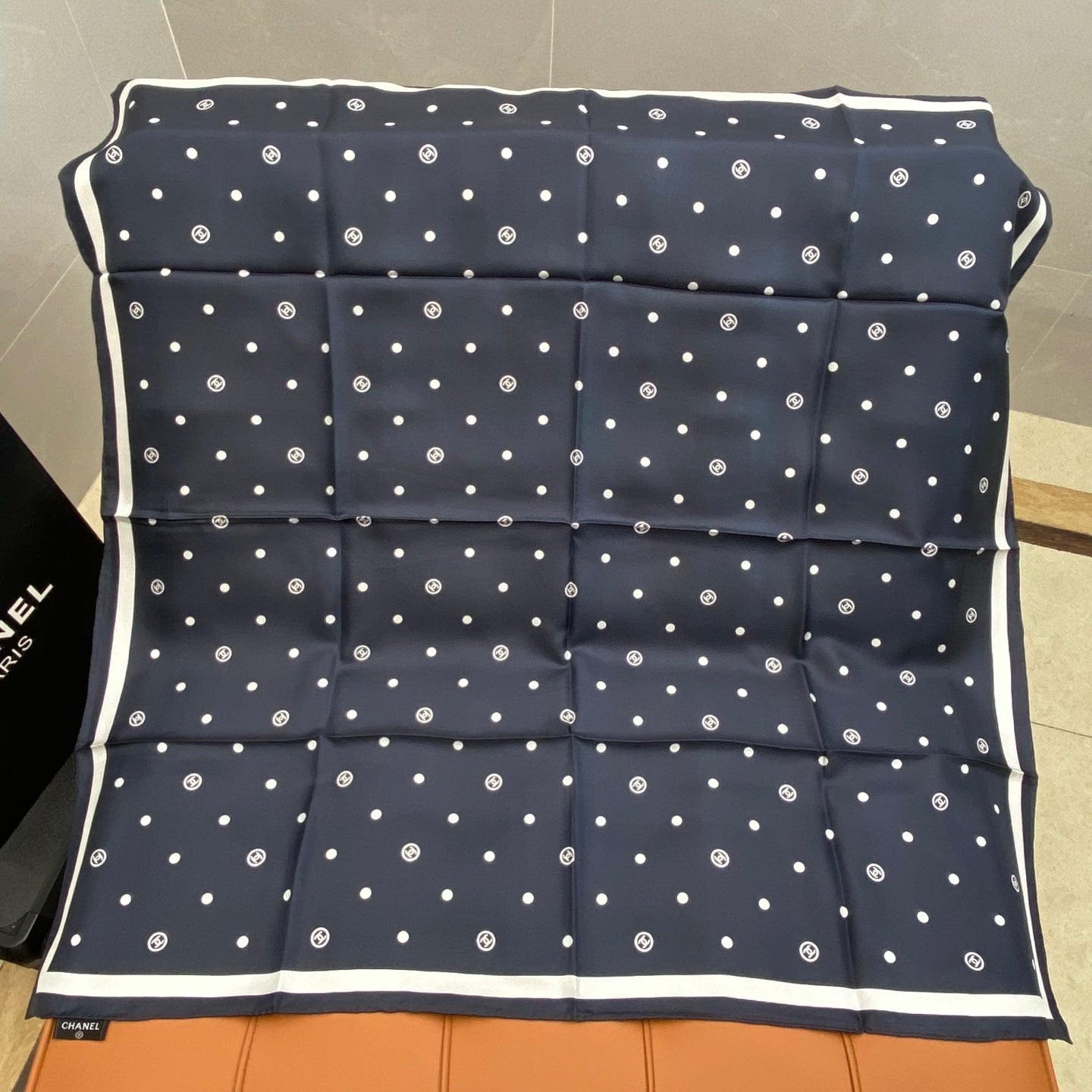 CHANEL 25S SCARF 90 IN SILK 704603