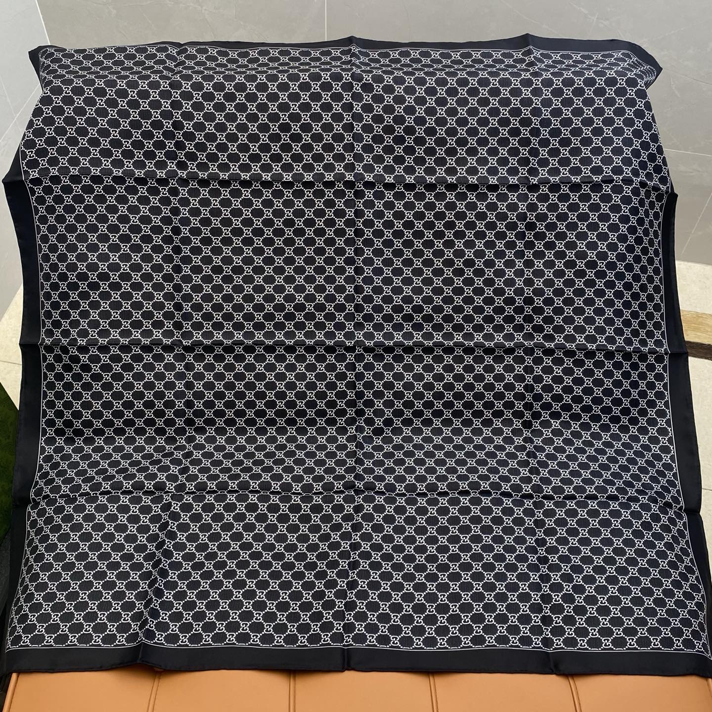 GUCCI 25S SCARF 90 IN SILK 709696