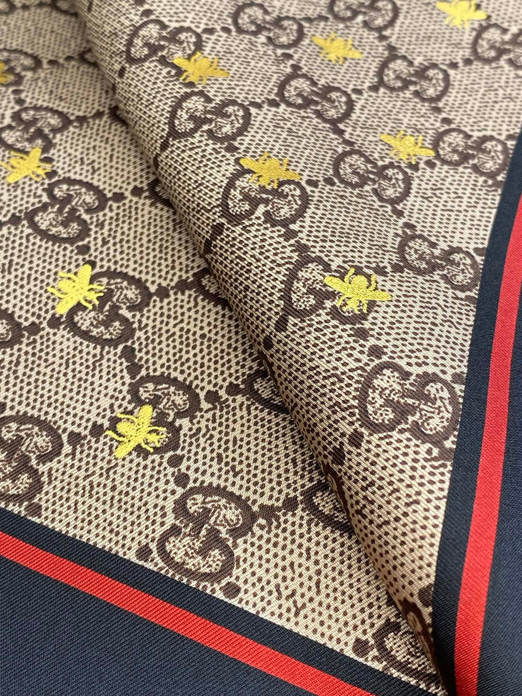 GUCCI 25S SCARF 90 IN SILK 709692