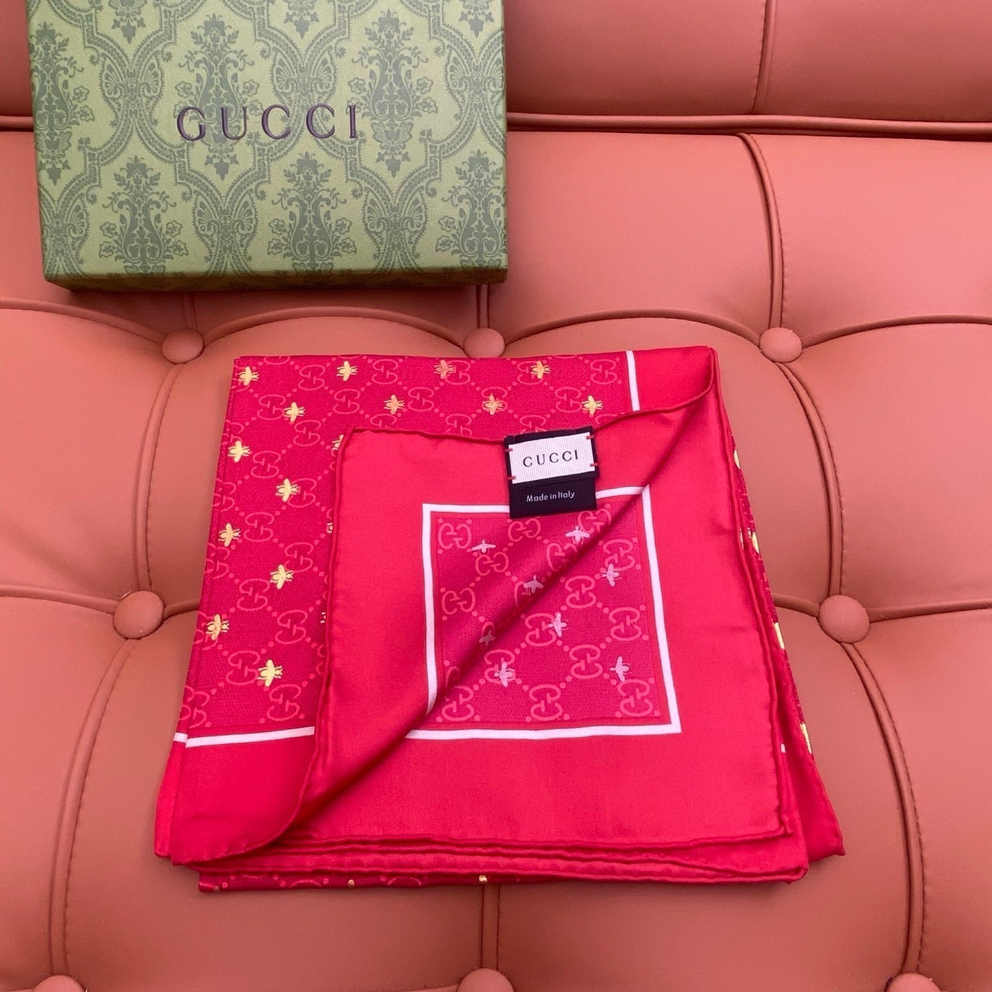 GUCCI 25S SCARF 90 IN SILK 709693