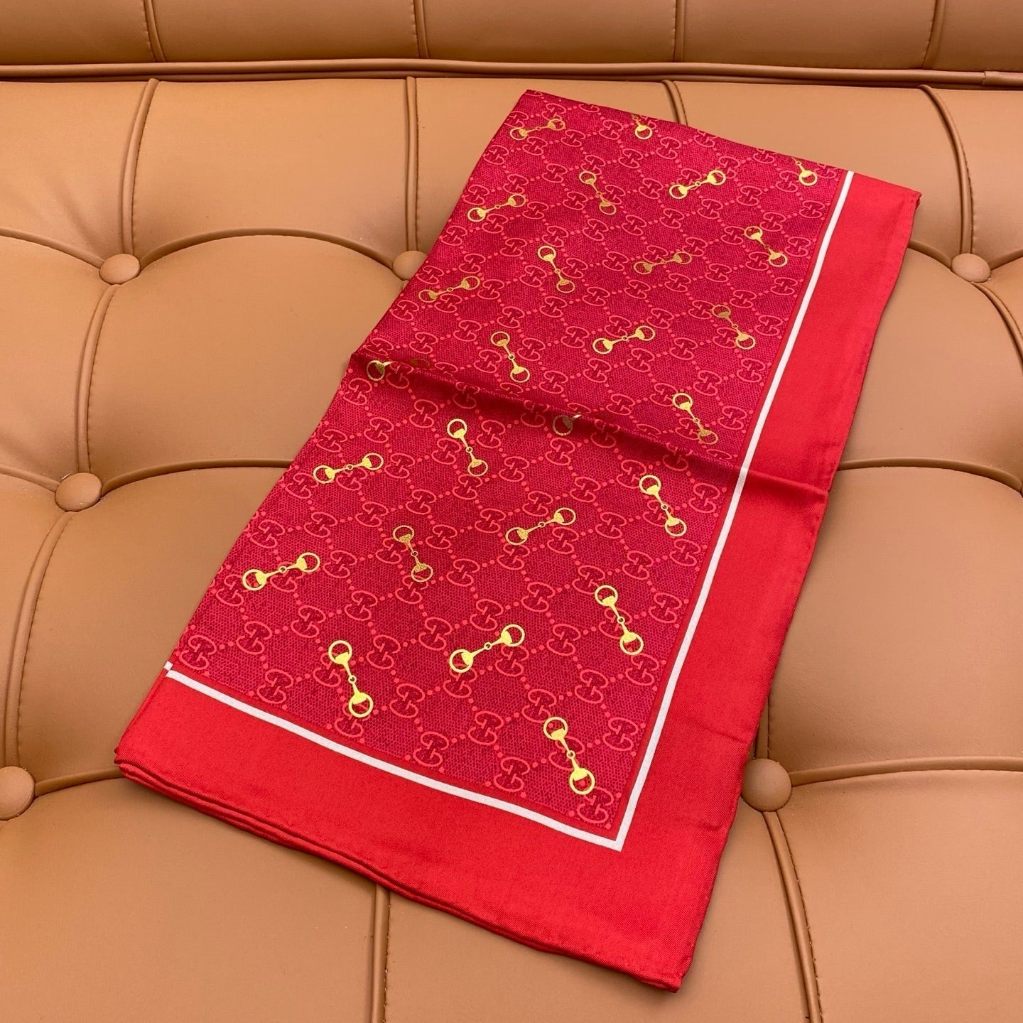 GUCCI 25S SCARF 90 IN SILK 718512
